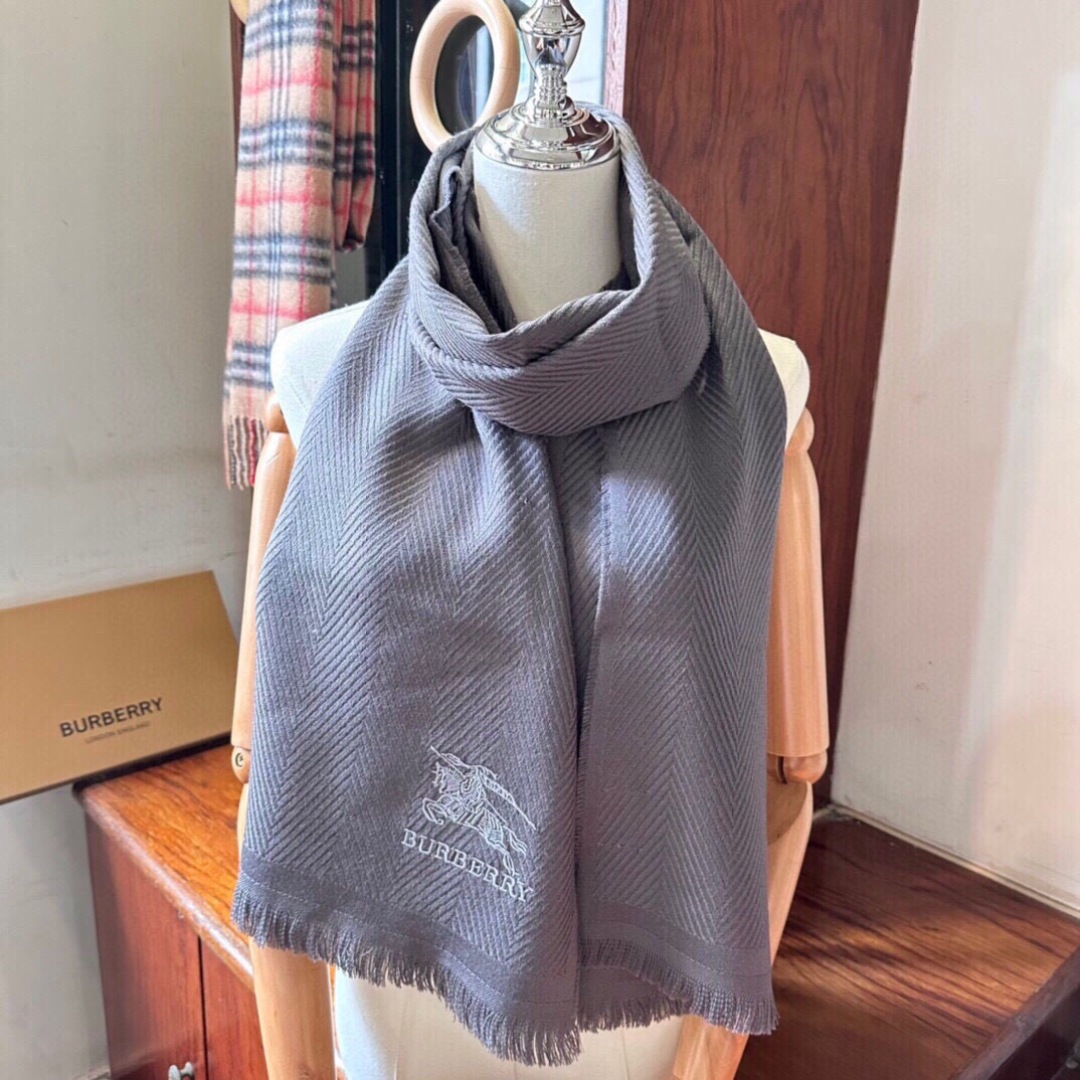 到货了 巴宝莉新款到货！海外原单，专柜原版，👏🎀️精美 今年超流行的款✨颜色随便百搭精神现👍💓🎀时尚级惊