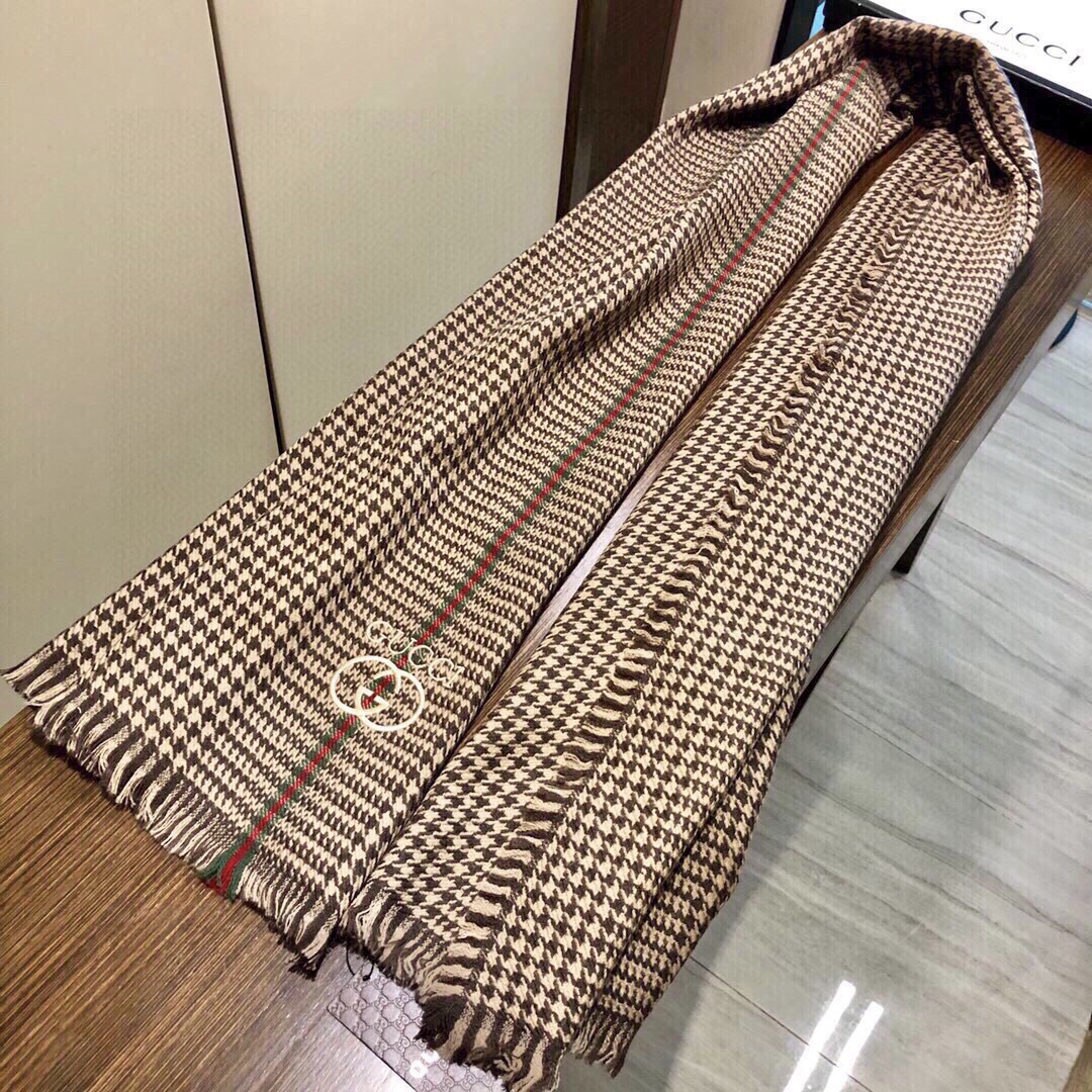 viP推荐👍Gucci2025 专柜最新款‼️。爆款哦 😘💍实物真心美 🎀千鸟格小蜜蜂🐝💓💃🏻无论设计都