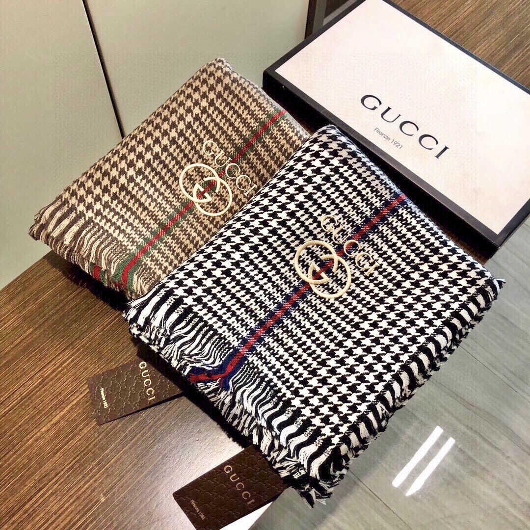 viP推荐👍Gucci2025 专柜最新款‼️。爆款哦 😘💍实物真心美 🎀千鸟格小蜜蜂🐝💓💃🏻无论设计都