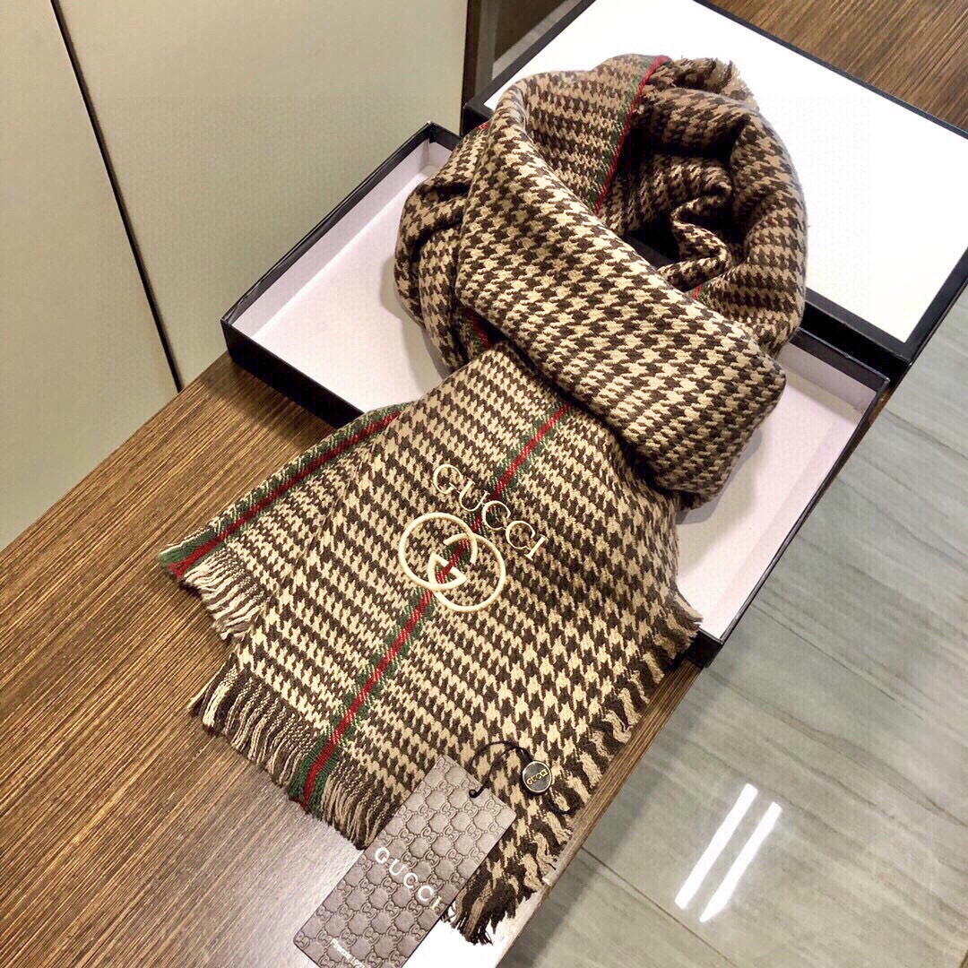 viP推荐👍Gucci2025 专柜最新款‼️。爆款哦 😘💍实物真心美 🎀千鸟格小蜜蜂🐝💓💃🏻无论设计都