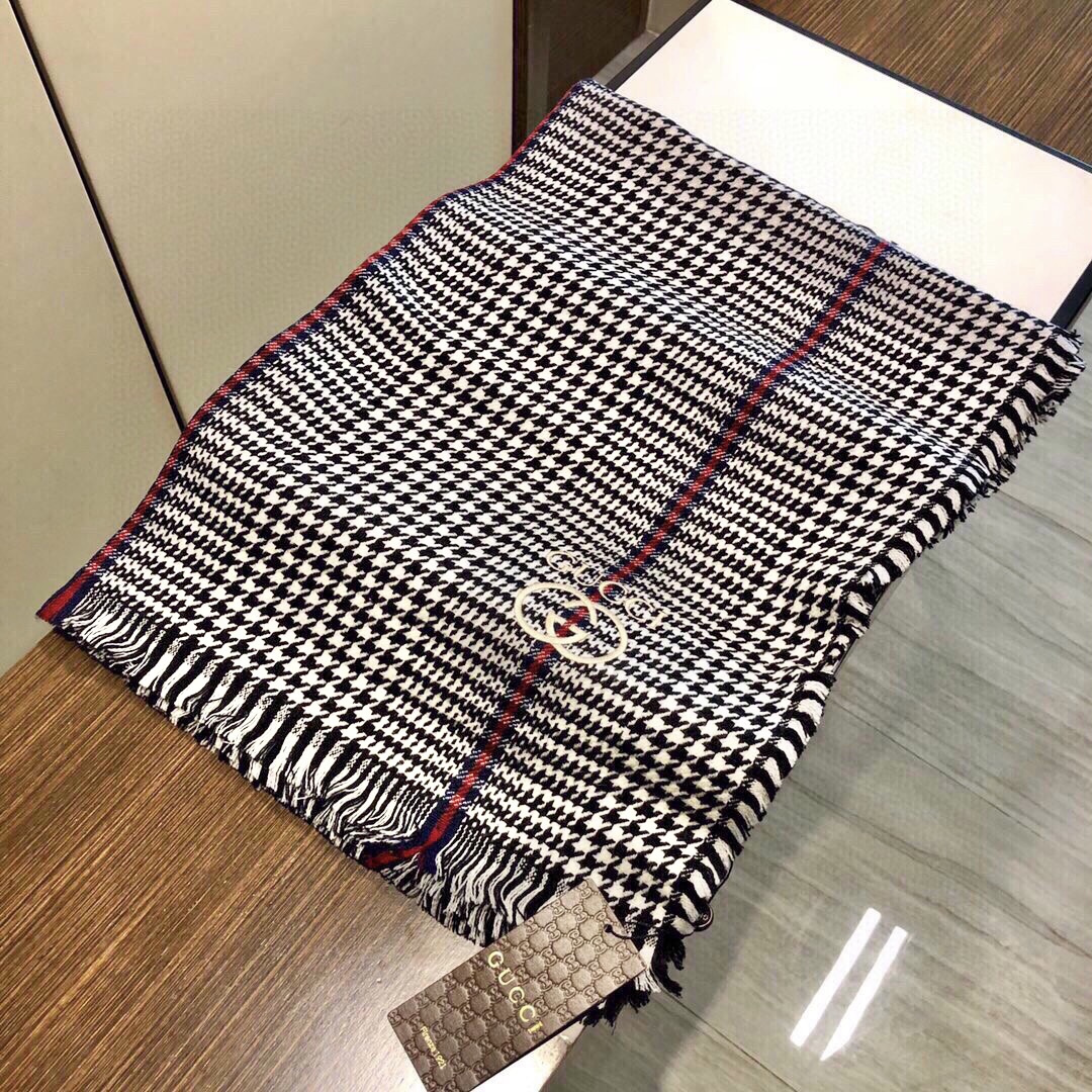 viP推荐👍Gucci2025 专柜最新款‼️。爆款哦 😘💍实物真心美 🎀千鸟格小蜜蜂🐝💓💃🏻无论设计都