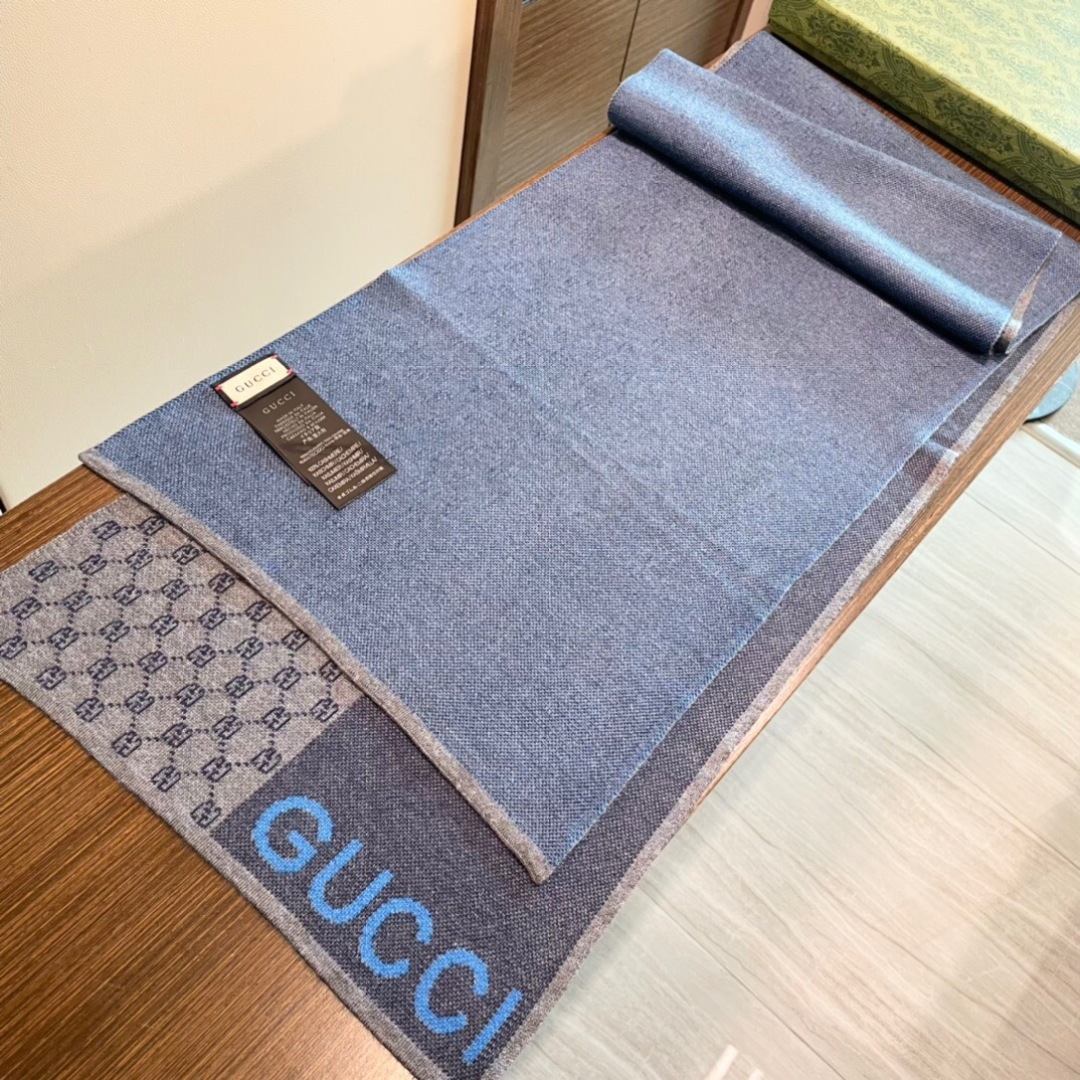 爆款到货古奇男女通用针织围巾👑柔和舒适的羊毛带来今季最温暖贴心呵护❤️最顶级的品质❤️羊绒线织出漂亮精致