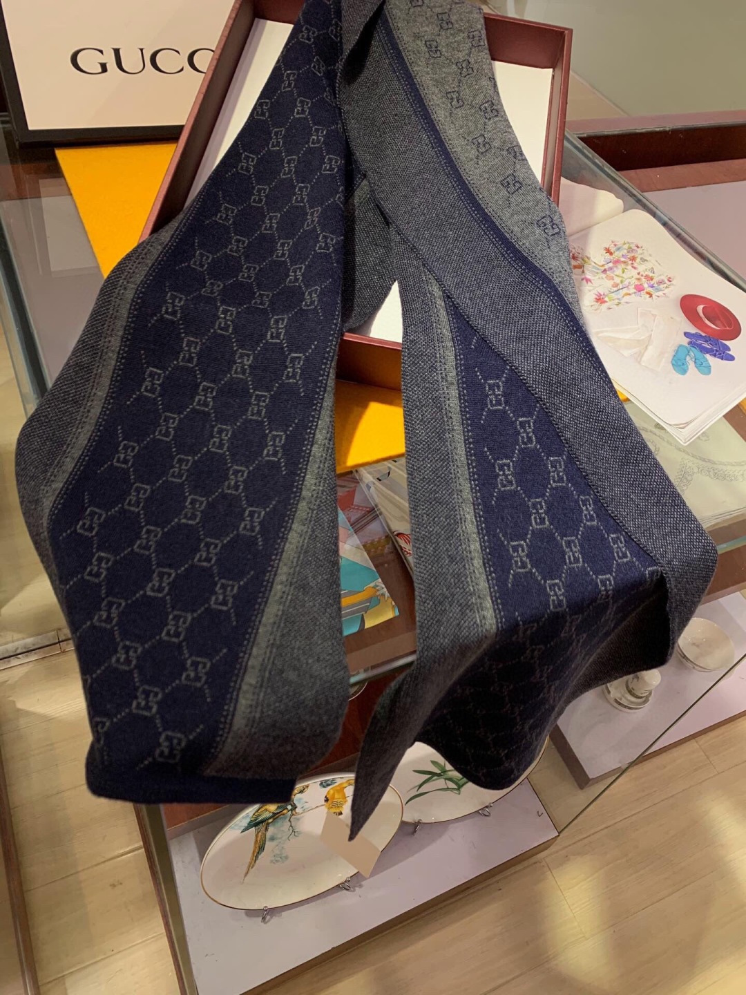 非常稳👍▪️我们的男款围巾且买且珍惜~~男款真的很少，一年也就出几款，都是出口订单所以比较难遇。男人的东