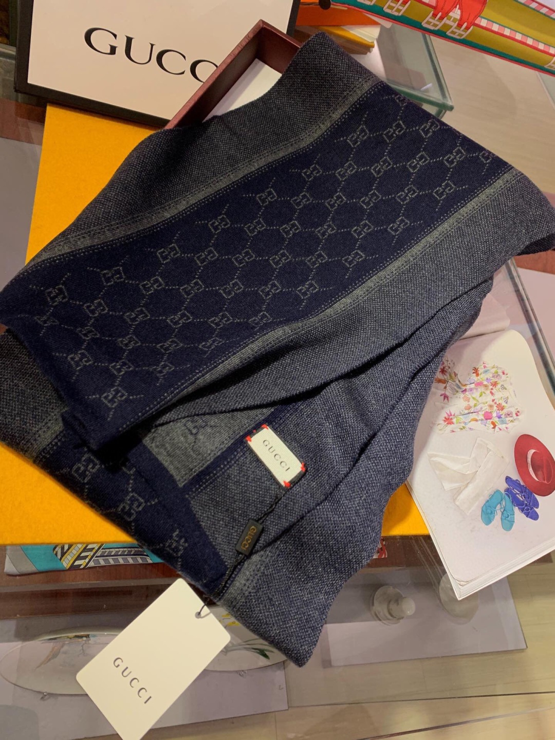 非常稳👍▪️我们的男款围巾且买且珍惜~~男款真的很少，一年也就出几款，都是出口订单所以比较难遇。男人的东