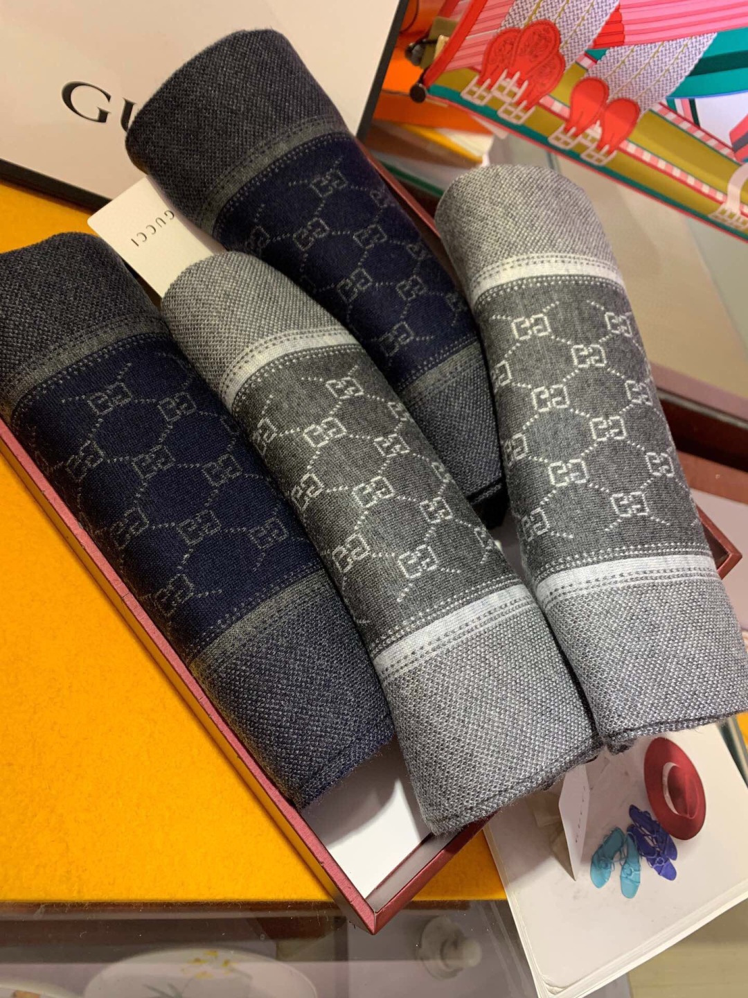 非常稳👍▪️我们的男款围巾且买且珍惜~~男款真的很少，一年也就出几款，都是出口订单所以比较难遇。男人的东