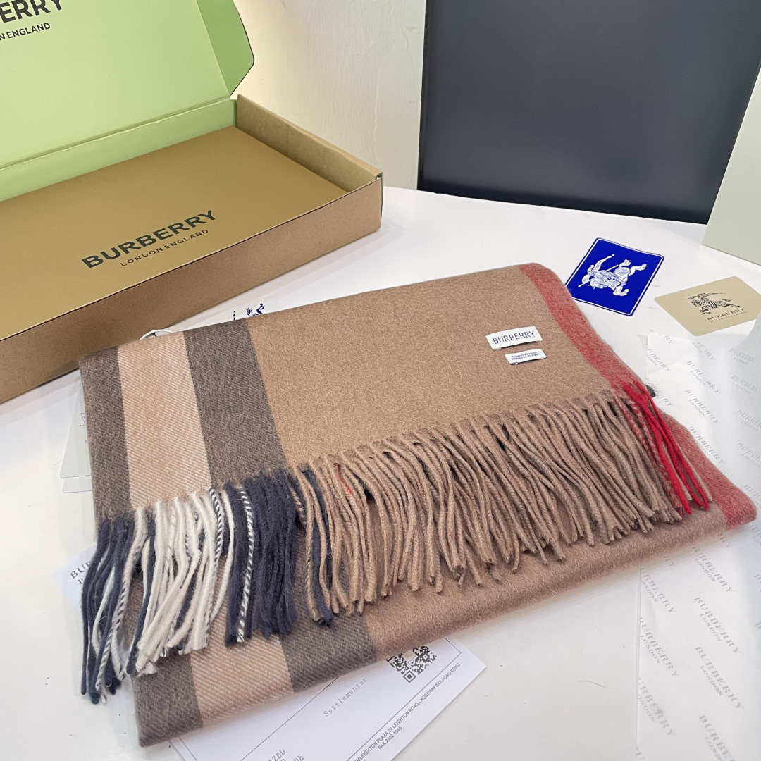 巴宝莉 bur专‮爱柜‬心💗围巾披肩‮磅重‬来了 bur原单殿堂‮皇级‬室最新款‼️专‮在柜‬售1600