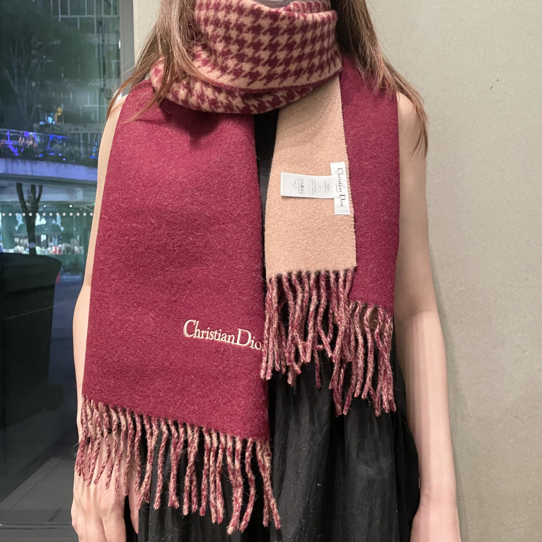 viP推荐👍Gucci2025专柜最新款‼️。爆款哦 😘💍实物真心美 🎀千鸟格双面围巾💓💃🏻无论设计都是