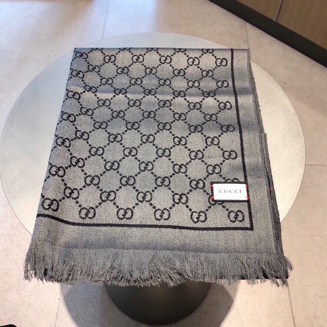 爆款重现 上新💓😘古奇专柜最新款‼️超级超级美的羊绒长巾‼️。真心美的让人心动 男女上身效果简直美翻了 