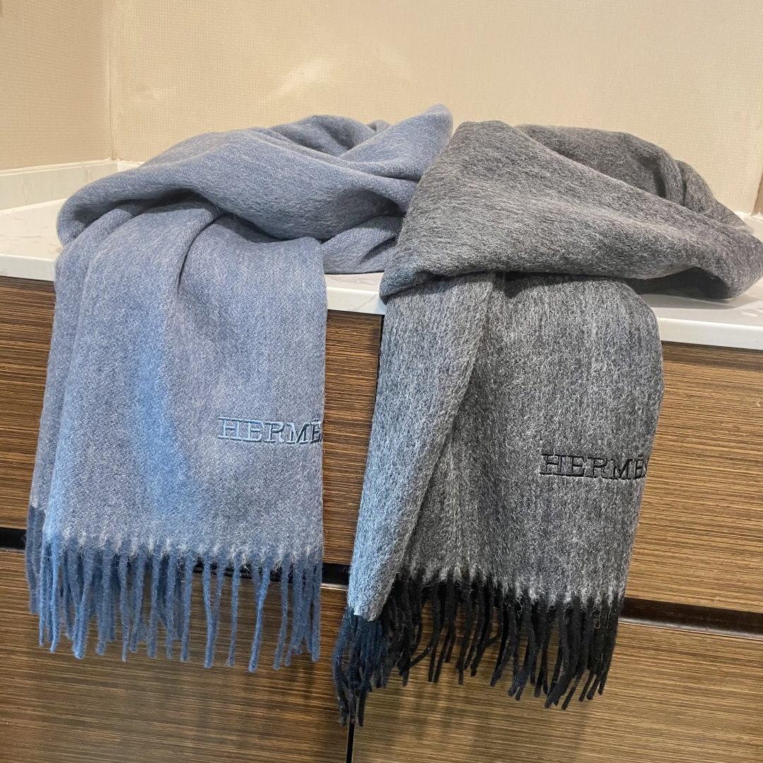 新色到❤️ 怒推走量双面爱马仕新款🎊重磅推荐🎊官网最新款💥 100%顶级山羊绒材质。非常保暖👑 柔软亲肤