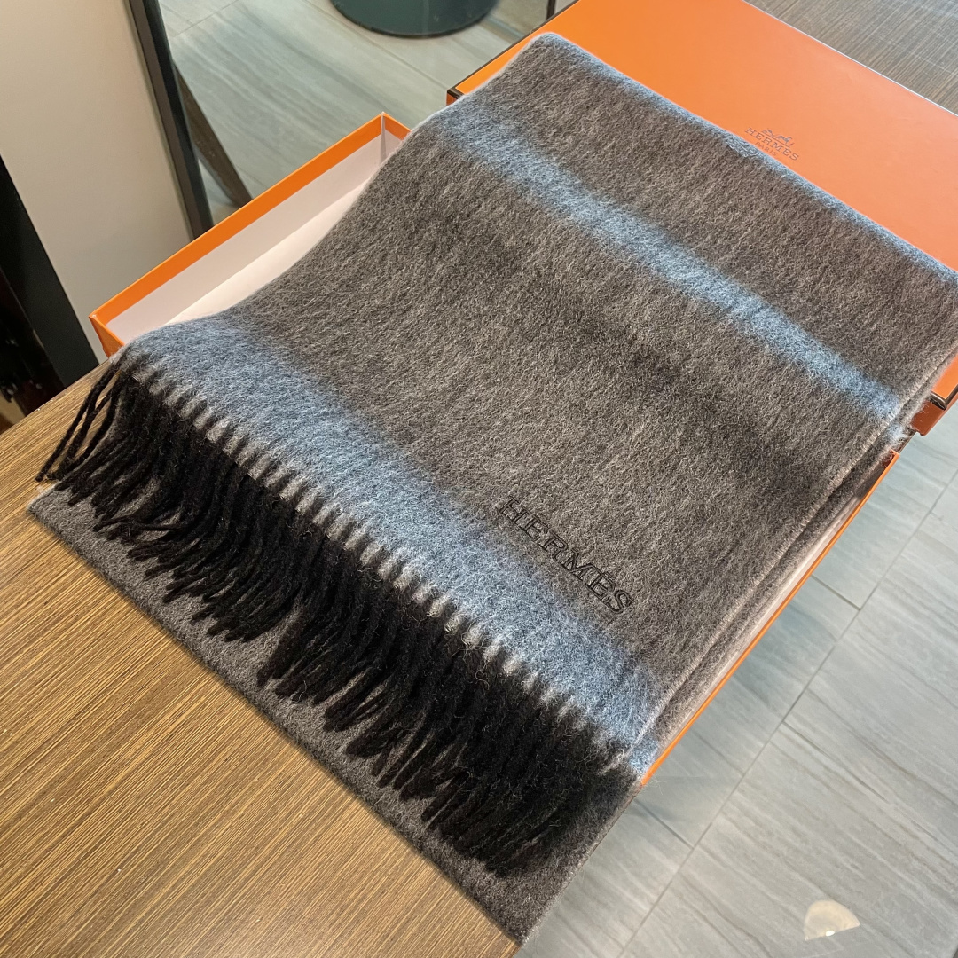 新色到❤️ 怒推走量双面爱马仕新款🎊重磅推荐🎊官网最新款💥 100%顶级山羊绒材质。非常保暖👑 柔软亲肤