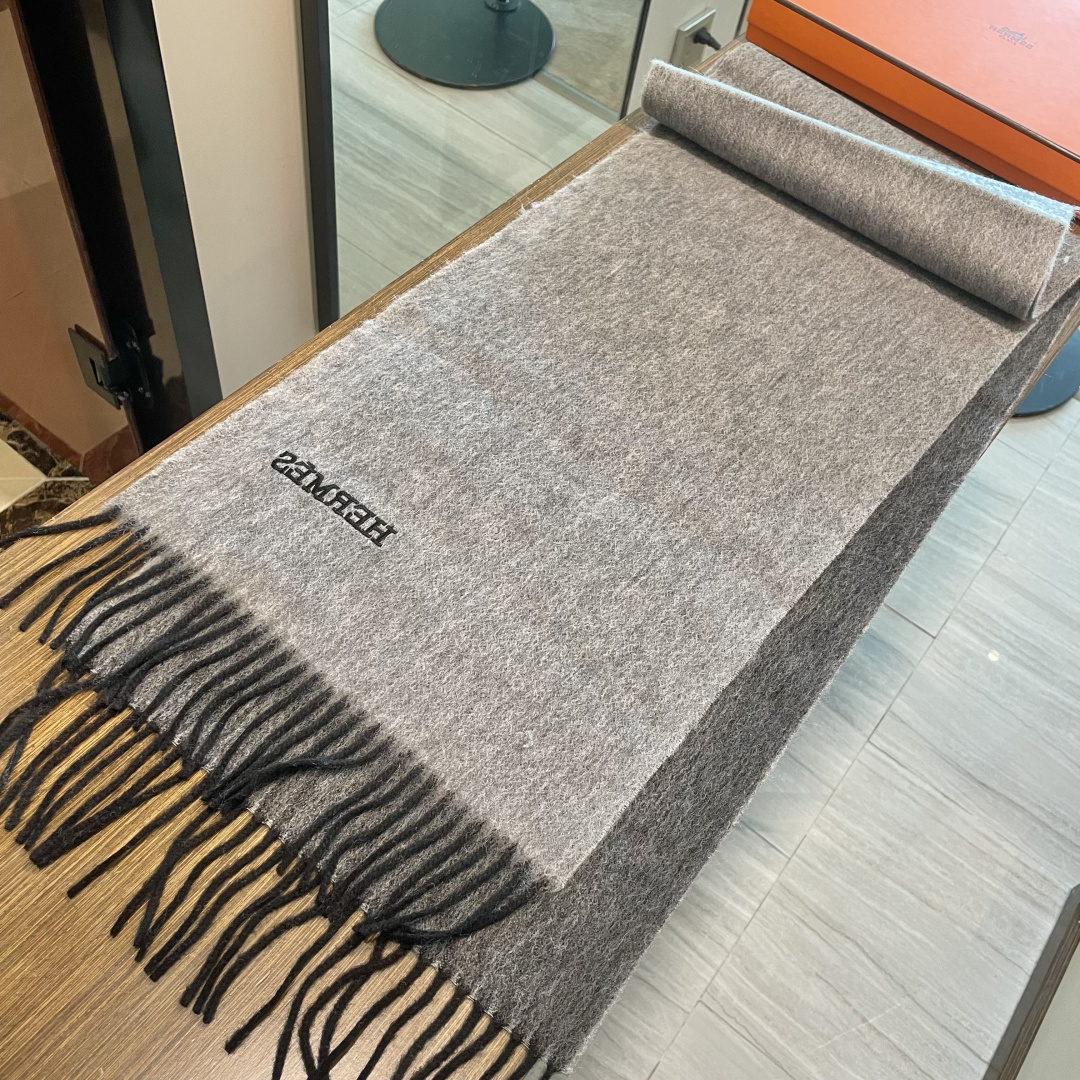 新色到❤️ 怒推走量双面爱马仕新款🎊重磅推荐🎊官网最新款💥 100%顶级山羊绒材质。非常保暖👑 柔软亲肤