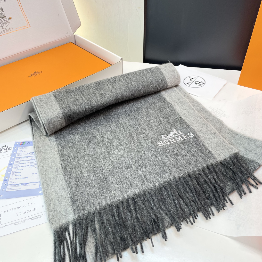 爆款推荐⚠️爱马仕好看到尖叫‼️顶级山羊绒款☀☁️‼️💯非常赞的情侣款围巾💟💟💟此款是专柜限量款👍💋顶级