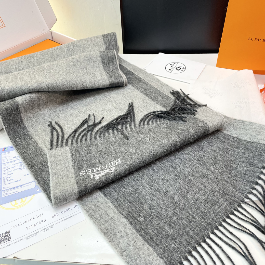 爆款推荐⚠️爱马仕好看到尖叫‼️顶级山羊绒款☀☁️‼️💯非常赞的情侣款围巾💟💟💟此款是专柜限量款👍💋顶级