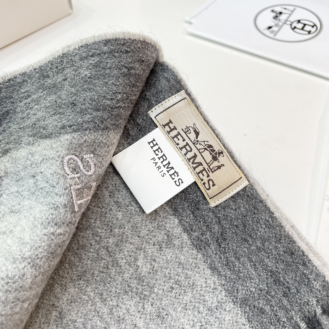 爆款推荐⚠️爱马仕好看到尖叫‼️顶级山羊绒款☀☁️‼️💯非常赞的情侣款围巾💟💟💟此款是专柜限量款👍💋顶级