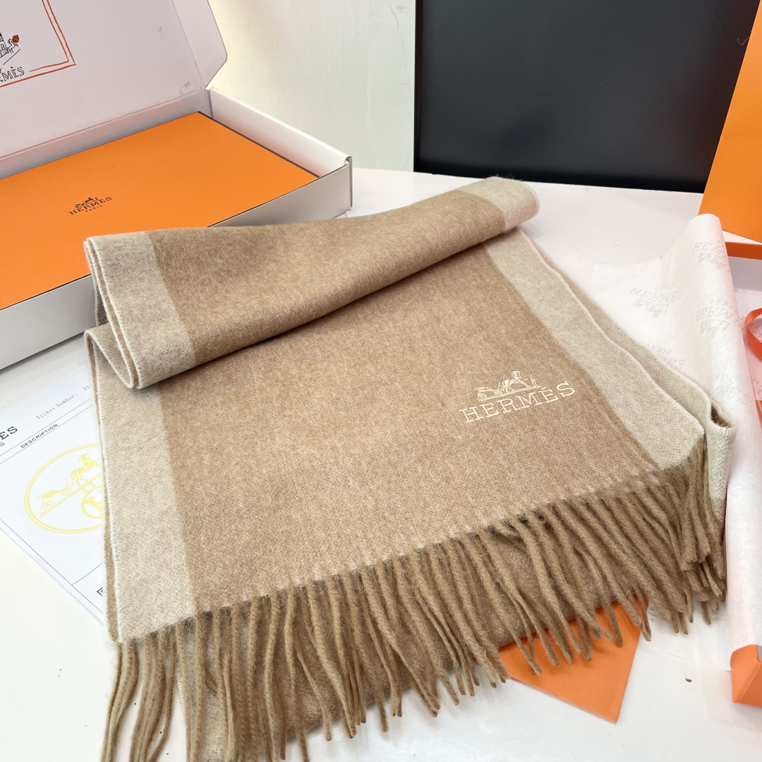 爆款推荐⚠️爱马仕好看到尖叫‼️顶级山羊绒款☀☁️‼️💯非常赞的情侣款围巾💟💟💟此款是专柜限量款👍💋顶级