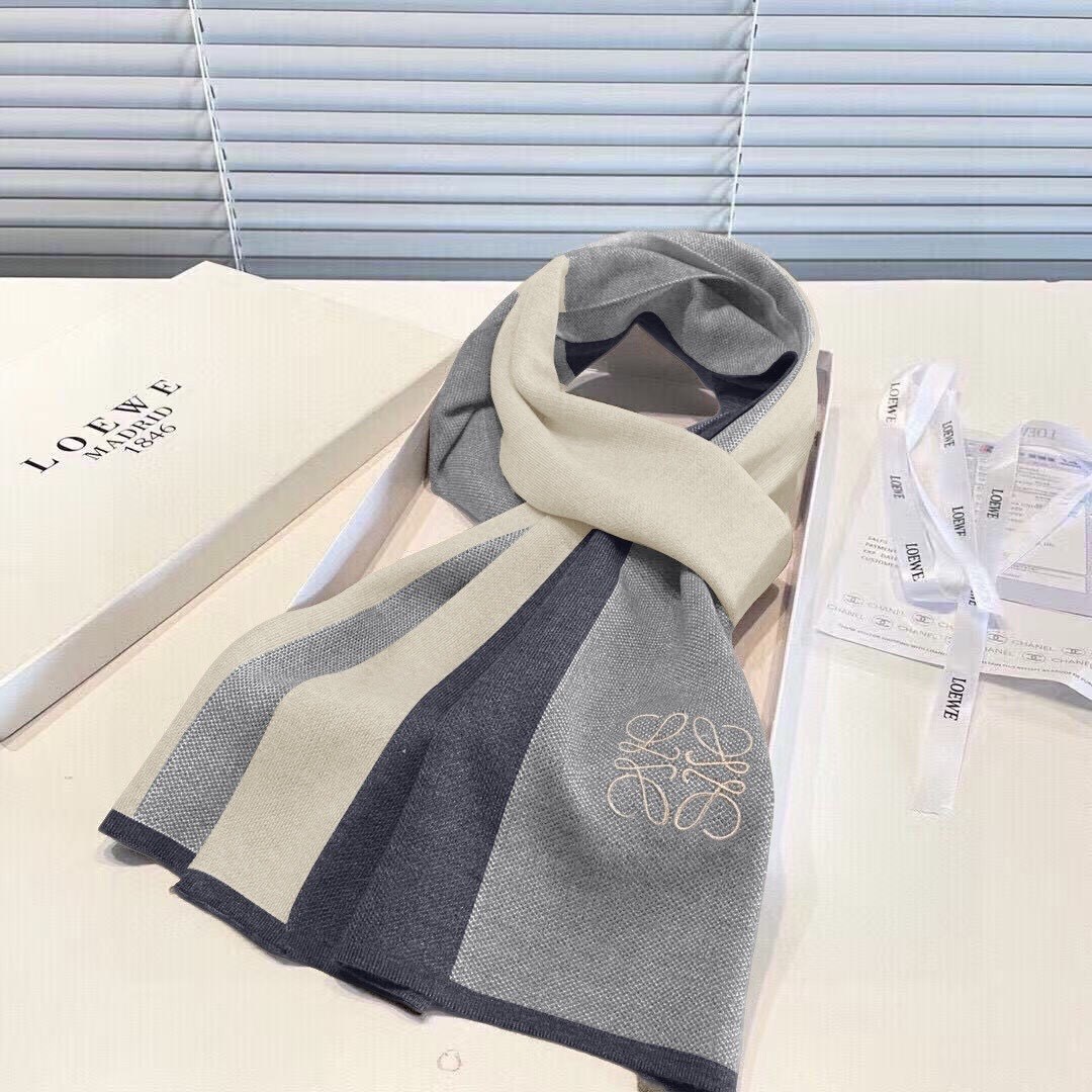 难得的高端男款，家属福利‼️LOEWE刺绣🪡非常正的男士围巾~面料大爱，非常柔软细腻舒服‼️大气简约，超