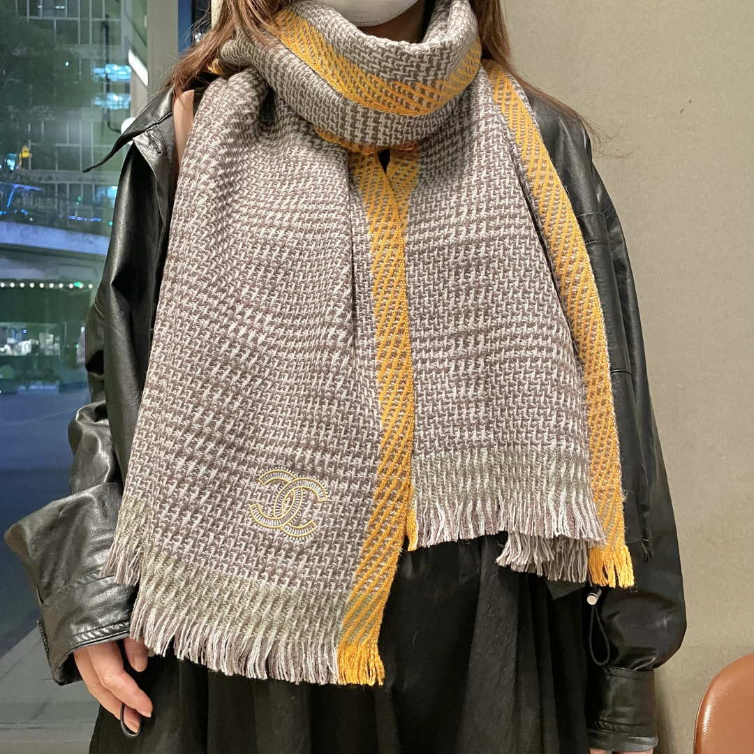 新款 搭配利器🆕🆕 香奈儿系列货 专供viP 产品 ♥顶级苏格兰进口绵羊毛 纹路织法使围巾赋有弹性且柔软