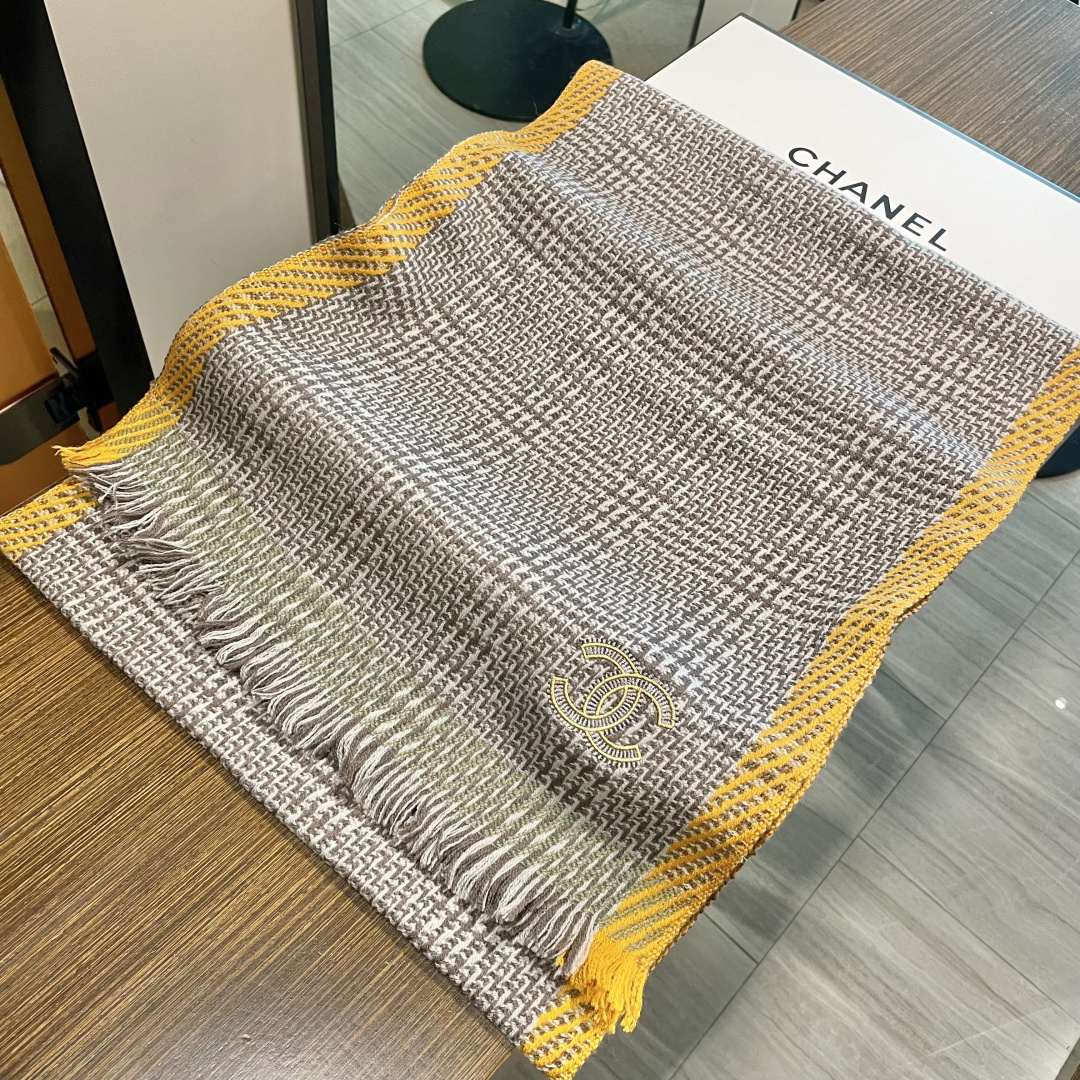 新款 搭配利器🆕🆕 香奈儿系列货 专供viP 产品 ♥顶级苏格兰进口绵羊毛 纹路织法使围巾赋有弹性且柔软