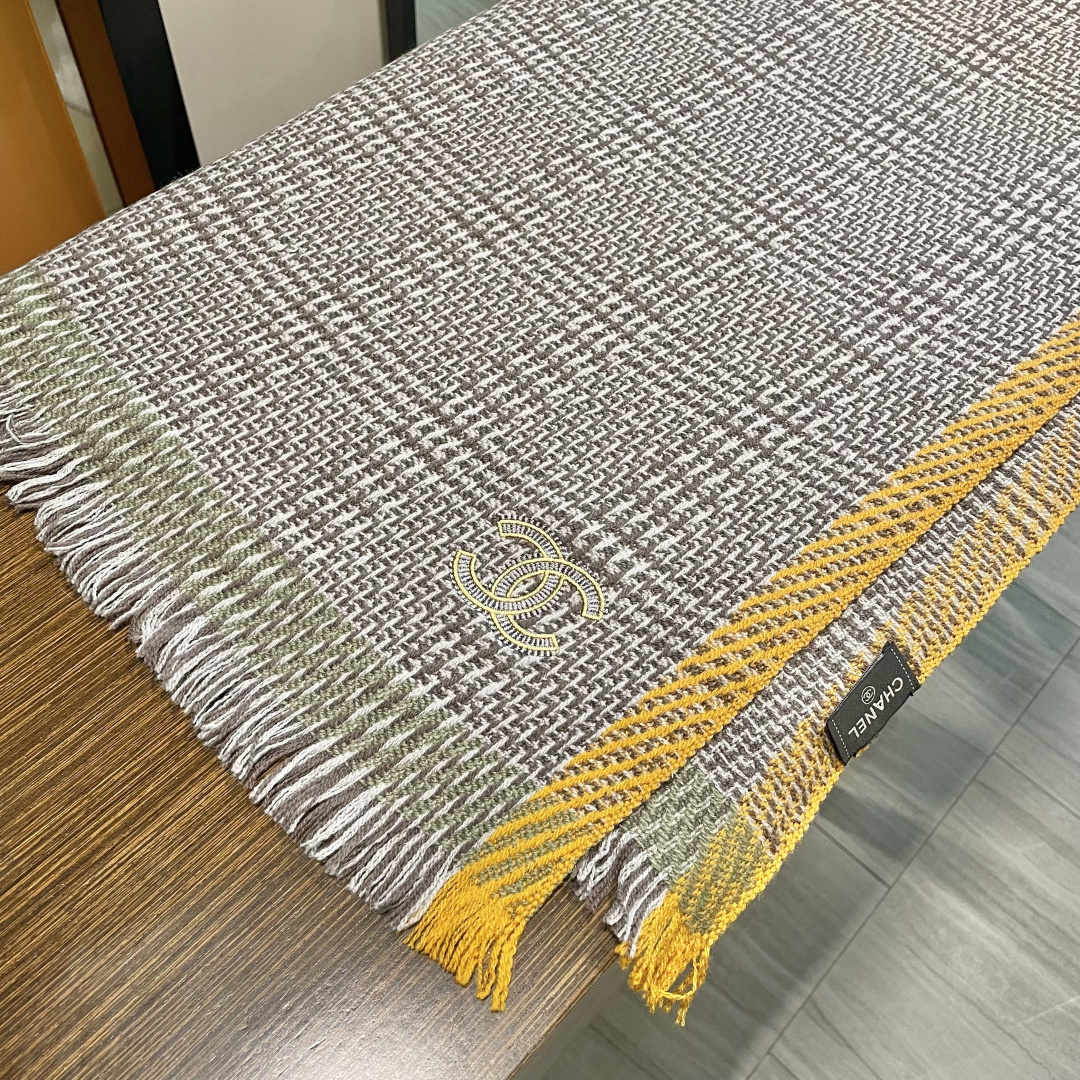 新款 搭配利器🆕🆕 香奈儿系列货 专供viP 产品 ♥顶级苏格兰进口绵羊毛 纹路织法使围巾赋有弹性且柔软