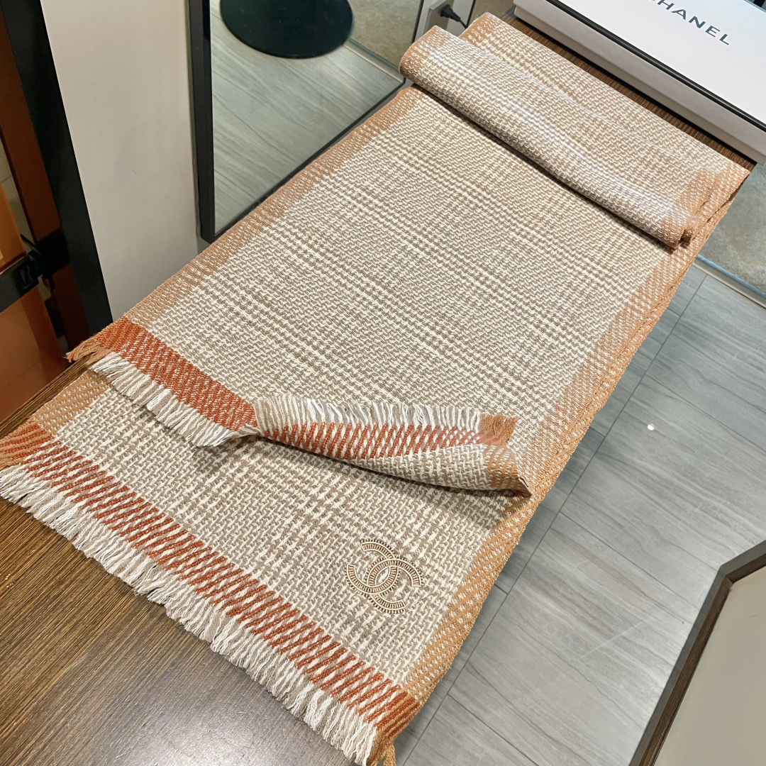 新款 搭配利器🆕🆕 香奈儿系列货 专供viP 产品 ♥顶级苏格兰进口绵羊毛 纹路织法使围巾赋有弹性且柔软