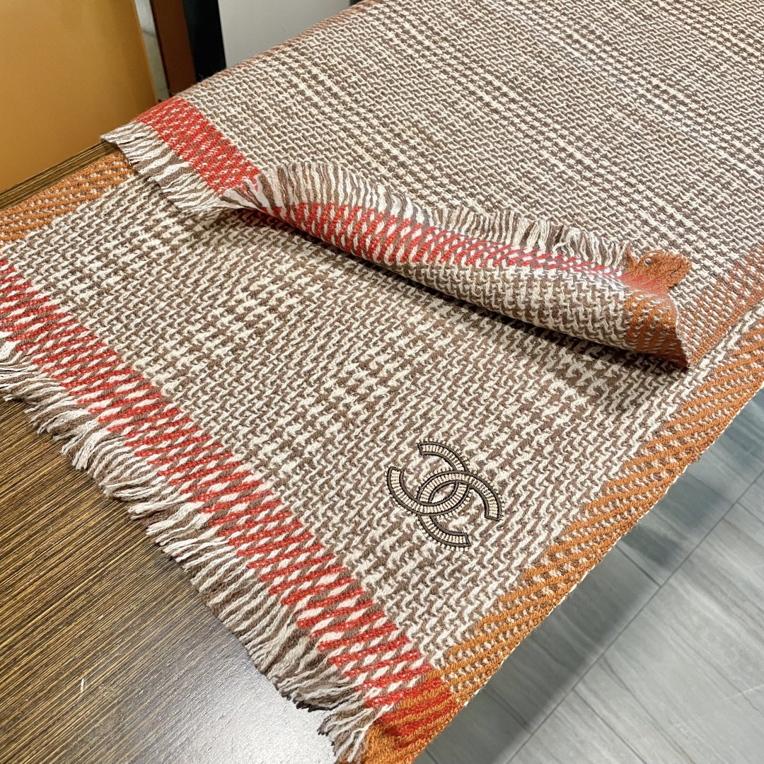 新款 搭配利器🆕🆕 香奈儿系列货 专供viP 产品 ♥顶级苏格兰进口绵羊毛 纹路织法使围巾赋有弹性且柔软