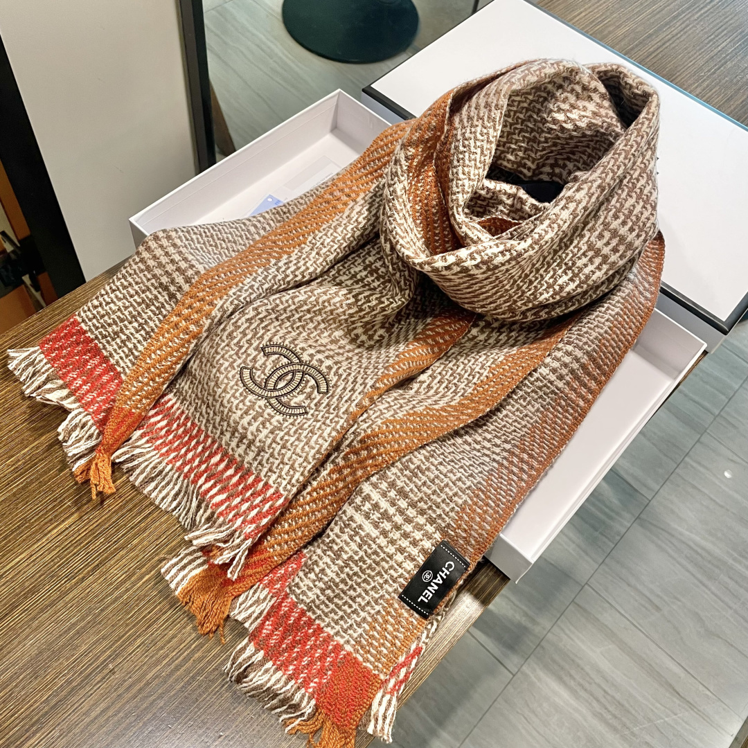 新款 搭配利器🆕🆕 香奈儿系列货 专供viP 产品 ♥顶级苏格兰进口绵羊毛 纹路织法使围巾赋有弹性且柔软