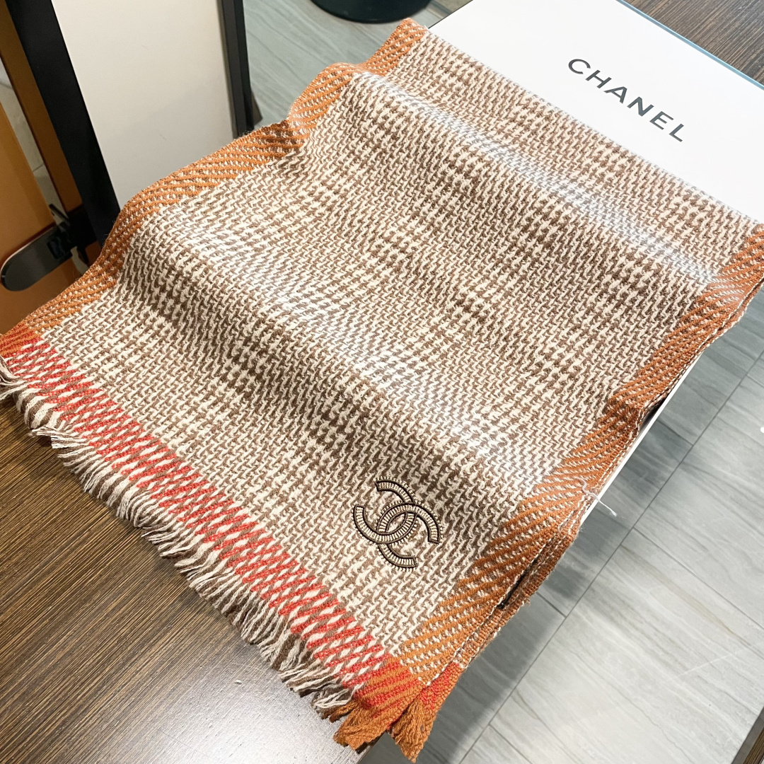 新款 搭配利器🆕🆕 香奈儿系列货 专供viP 产品 ♥顶级苏格兰进口绵羊毛 纹路织法使围巾赋有弹性且柔软