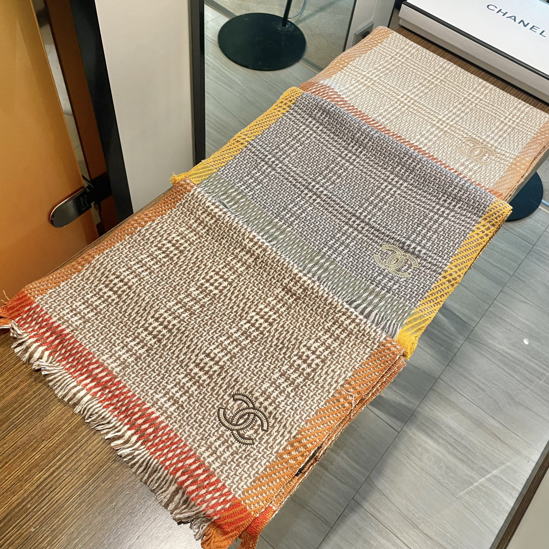 新款 搭配利器🆕🆕 香奈儿系列货 专供viP 产品 ♥顶级苏格兰进口绵羊毛 纹路织法使围巾赋有弹性且柔软
