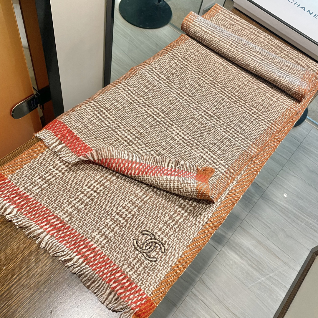 新款 搭配利器🆕🆕 香奈儿系列货 专供viP 产品 ♥顶级苏格兰进口绵羊毛 纹路织法使围巾赋有弹性且柔软