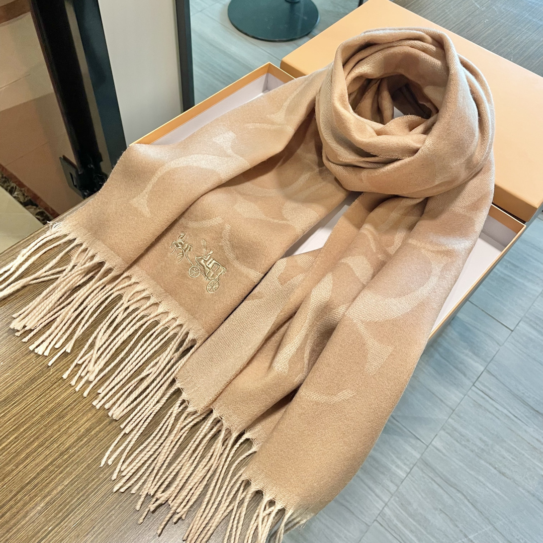 高版本✨【经典款】COACH经典 蔻驰披肩也太好看了吧！不仅有颜值还有品质，羊绒，手感超级软糯和舒服，尺