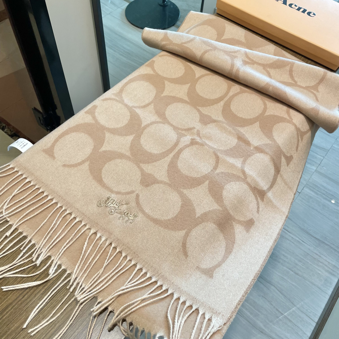 高版本✨【经典款】COACH经典 蔻驰披肩也太好看了吧！不仅有颜值还有品质，羊绒，手感超级软糯和舒服，尺