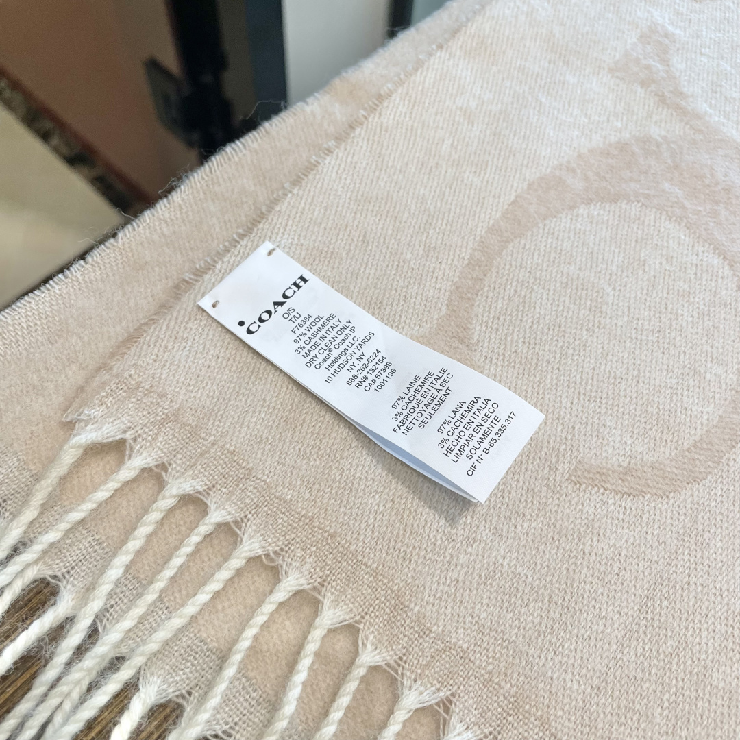 高版本✨【经典款】COACH经典 蔻驰披肩也太好看了吧！不仅有颜值还有品质，羊绒，手感超级软糯和舒服，尺