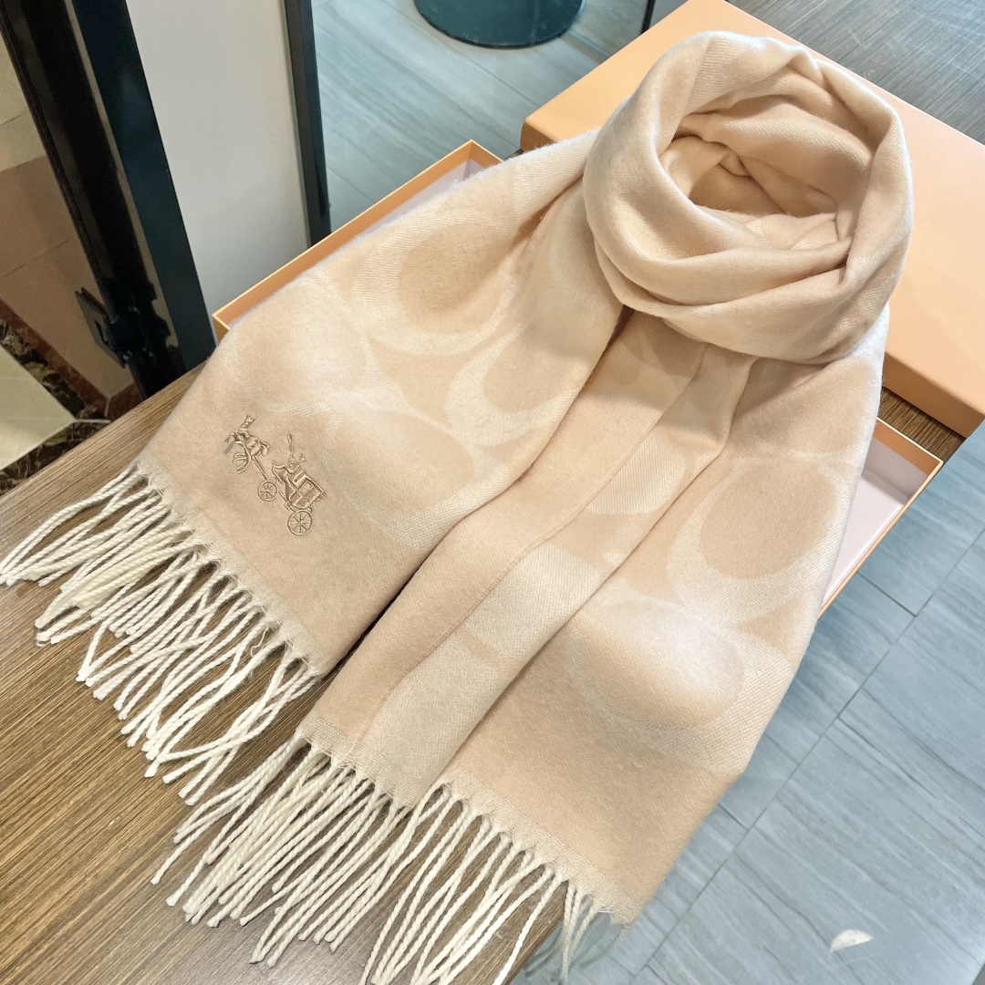 高版本✨【经典款】COACH经典 蔻驰披肩也太好看了吧！不仅有颜值还有品质，羊绒，手感超级软糯和舒服，尺