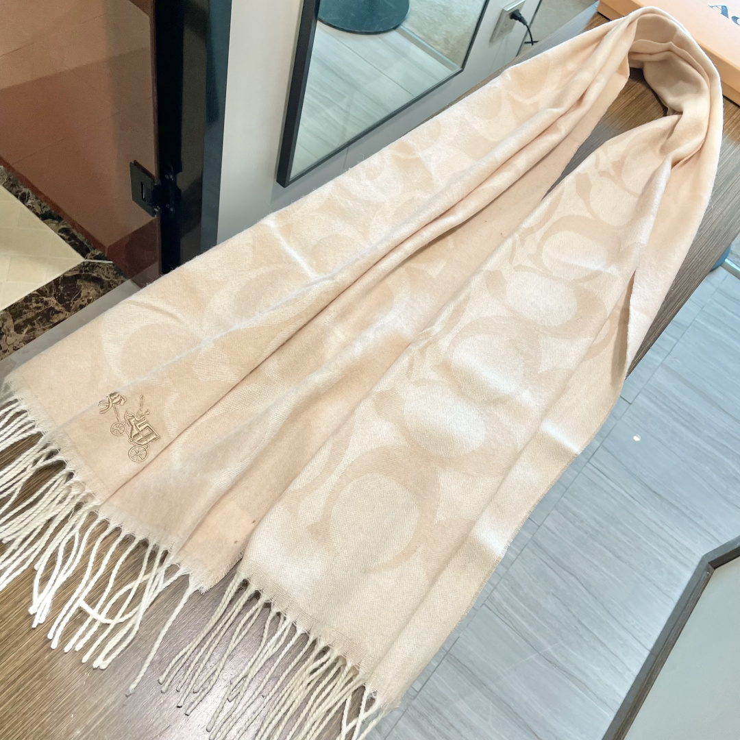 高版本✨【经典款】COACH经典 蔻驰披肩也太好看了吧！不仅有颜值还有品质，羊绒，手感超级软糯和舒服，尺