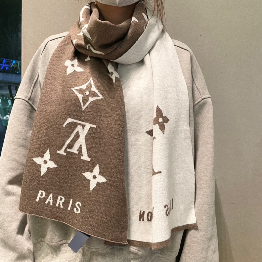 我们的男款围巾且买且珍惜~~男款真的很少，一年也就出几款，都是出口订单所以比较难遇。男人的东西讲究少而精