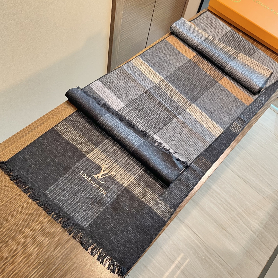 超级大爆款专柜同步 经典设计完美，若隐若现的lv标志，强烈推荐手慢无‼️千万别去专柜买‼️代购就要380