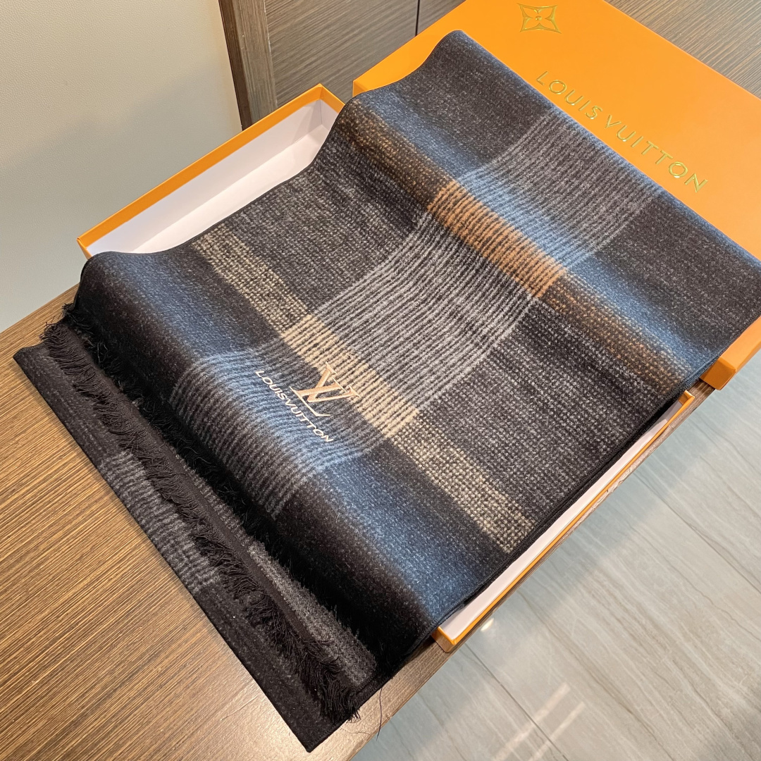 超级大爆款专柜同步 经典设计完美，若隐若现的lv标志，强烈推荐手慢无‼️千万别去专柜买‼️代购就要380