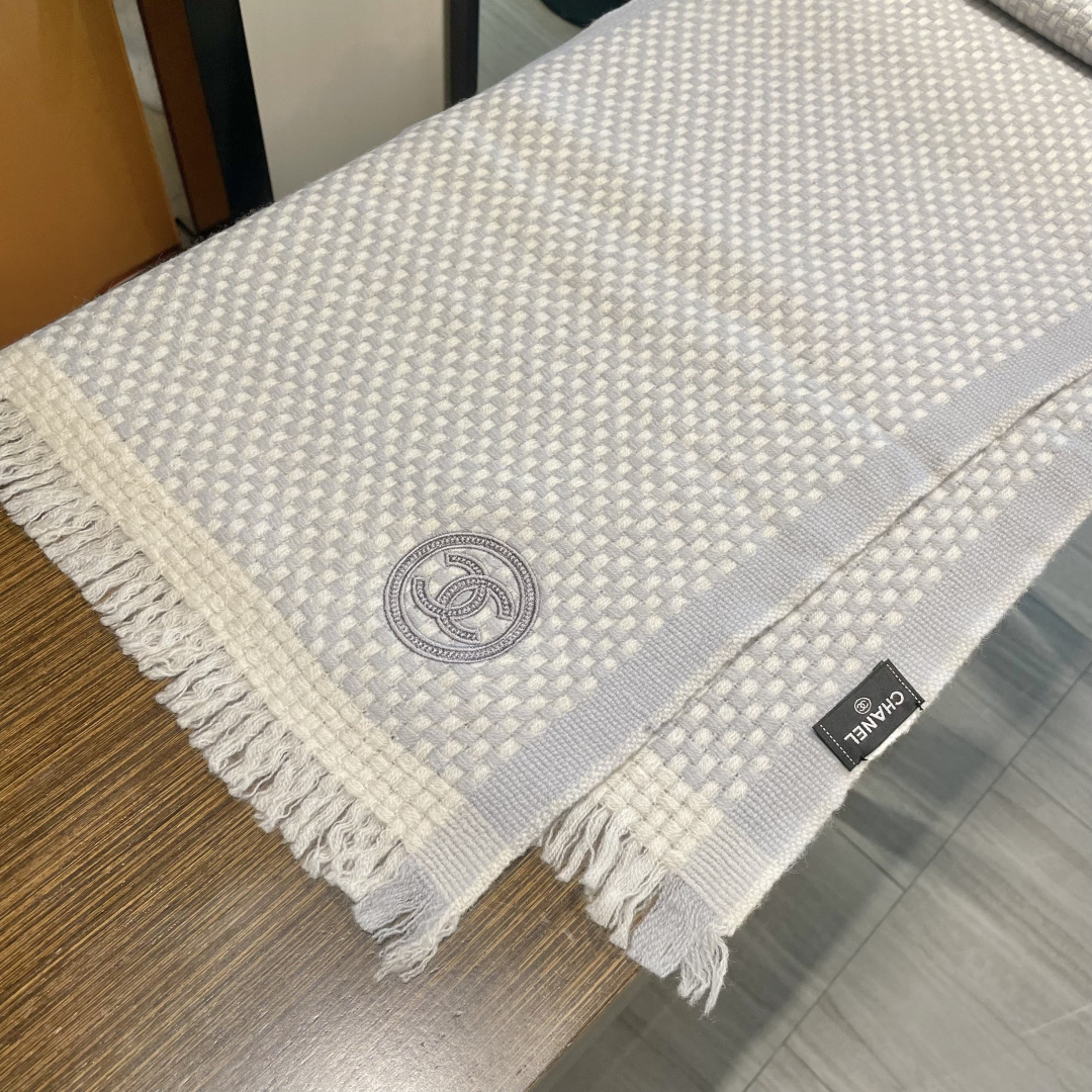 新款 搭配利器🆕🆕 香奈儿系列货 专供viP 产品 ♥顶级苏格兰进口绵羊毛 纹路织法使围巾赋有弹性且柔软