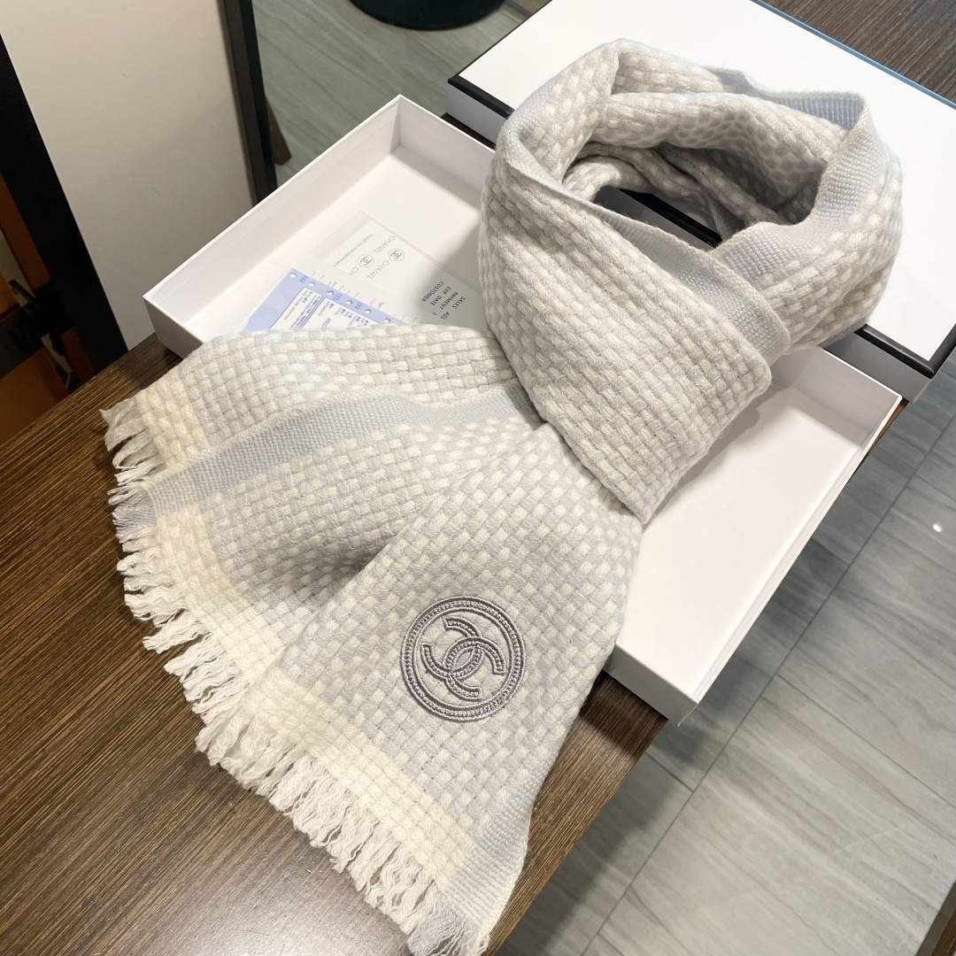新款 搭配利器🆕🆕 香奈儿系列货 专供viP 产品 ♥顶级苏格兰进口绵羊毛 纹路织法使围巾赋有弹性且柔软