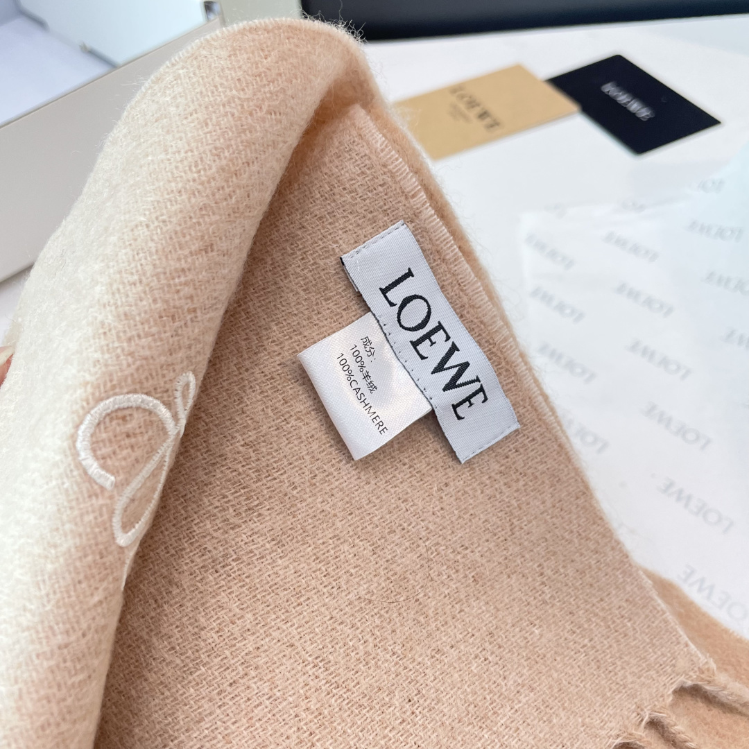 👑👑顶级原单中性款‼️罗意威 很幸運拿到這個品牌的東西，真的不多見，很少在國內做訂單，款式真的少的可怜❗