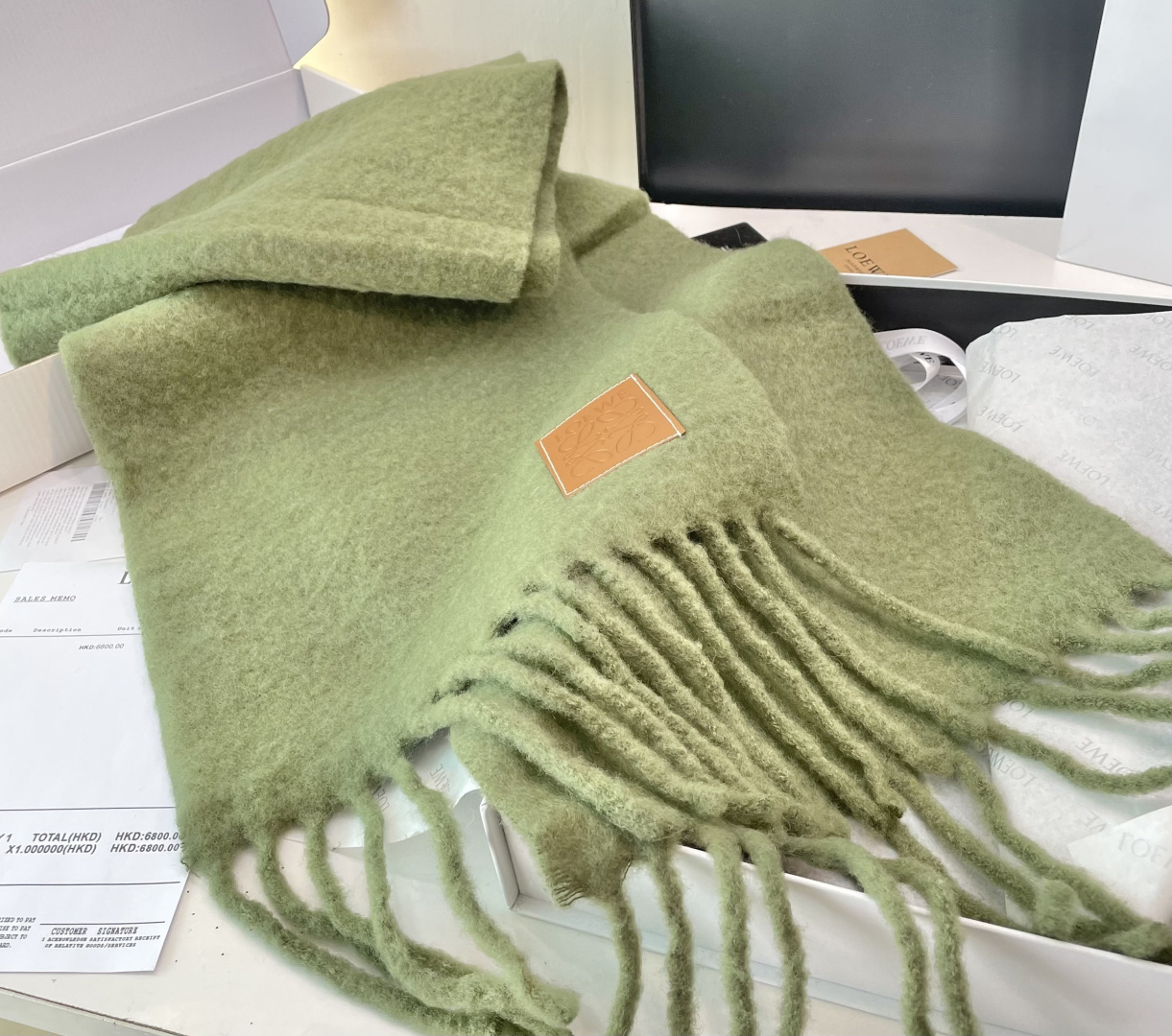 2025年罗意威超美新款马海毛围巾！超级推荐入手！】质感好货！主打的马海毛围巾~据说超难买哦！！打了好多