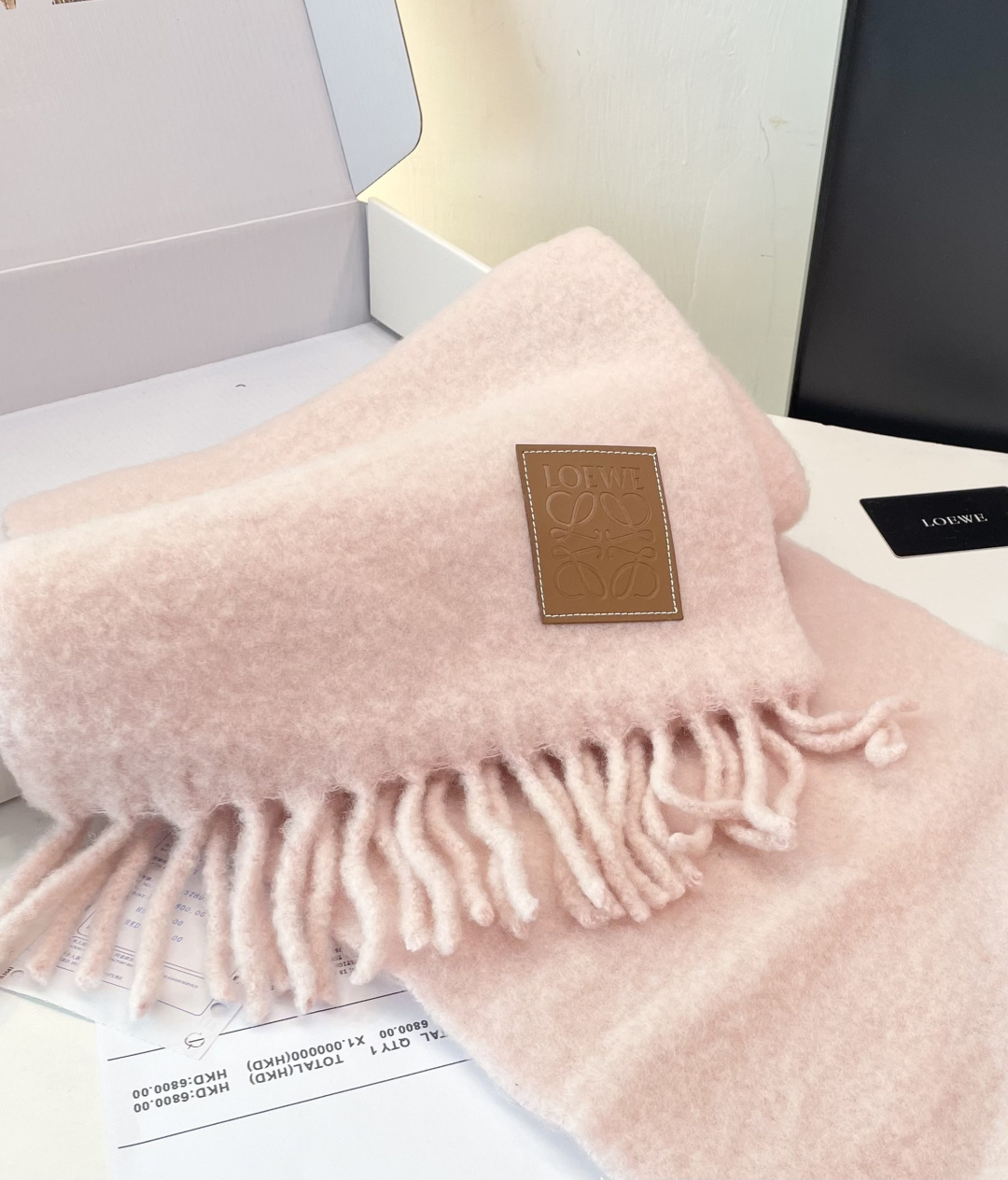 2025年罗意威超美新款马海毛围巾！超级推荐入手！】质感好货！主打的马海毛围巾~据说超难买哦！！打了好多