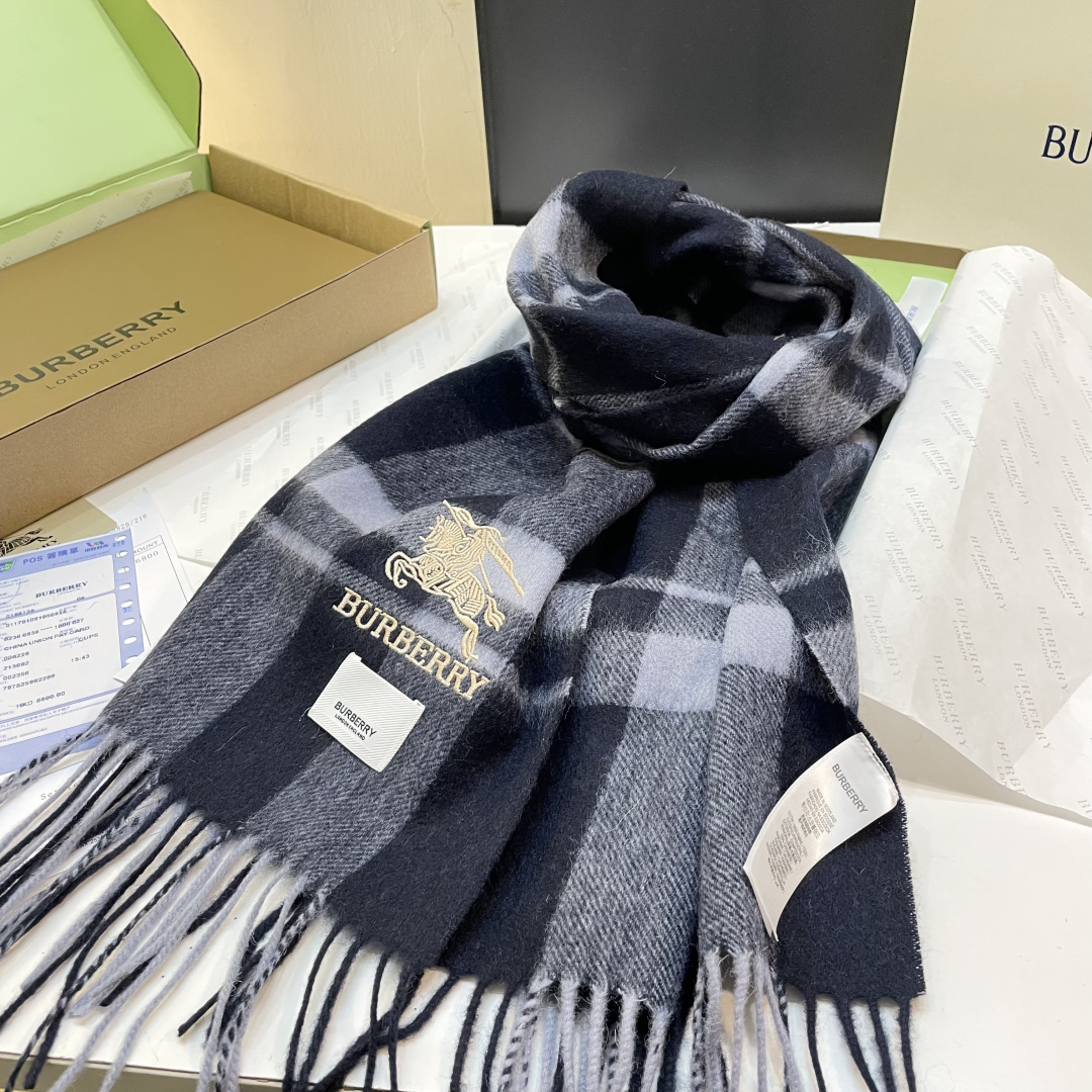 巴宝利国际品牌时尚男女士围巾上市。。✨霸气休闲为一体[鼓掌][鼓掌]顶级羊绒+精细刺绣 32*180标准