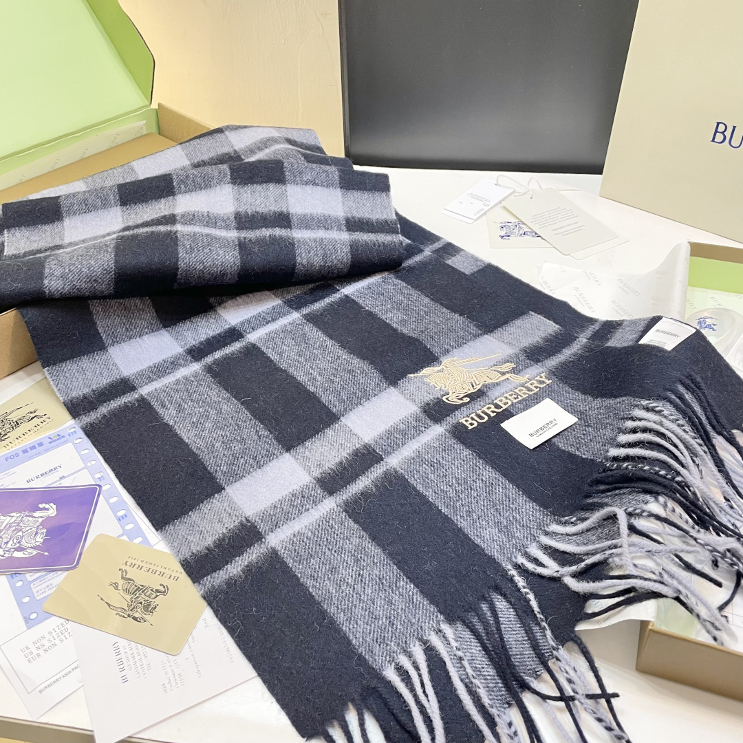 巴宝利国际品牌时尚男女士围巾上市。。✨霸气休闲为一体[鼓掌][鼓掌]顶级羊绒+精细刺绣 32*180标准