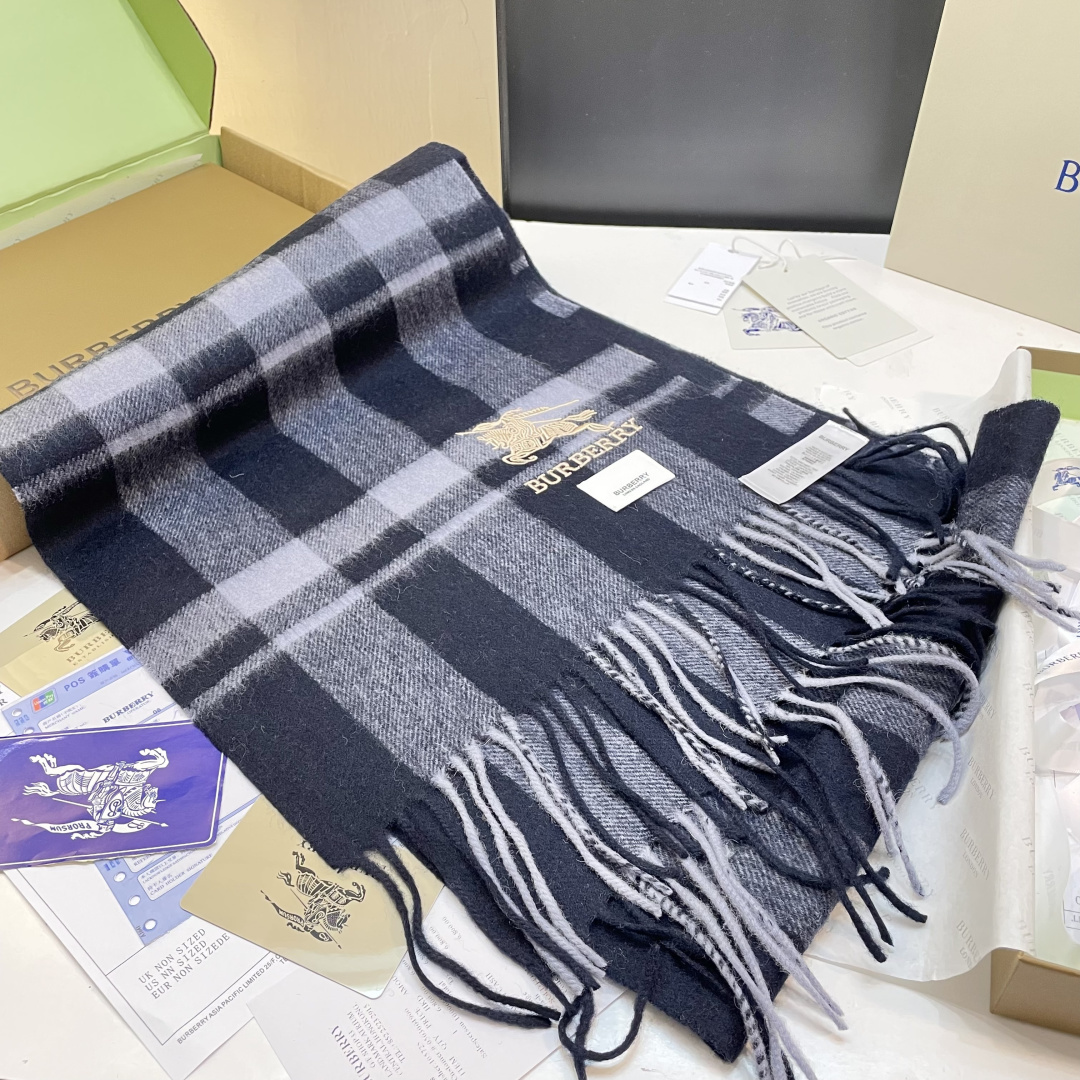 巴宝利国际品牌时尚男女士围巾上市。。✨霸气休闲为一体[鼓掌][鼓掌]顶级羊绒+精细刺绣 32*180标准