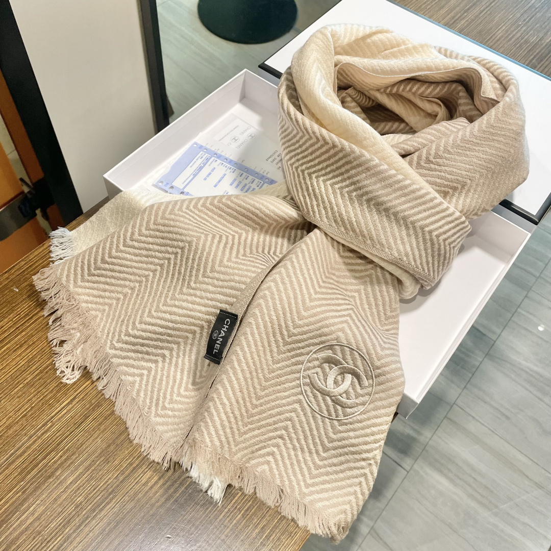 viP推荐👍香奈儿 2025 专柜最新款‼️。爆款哦 😘💍实物真心美 🎀人字纹小香💓💃🏻无论设计都是非常