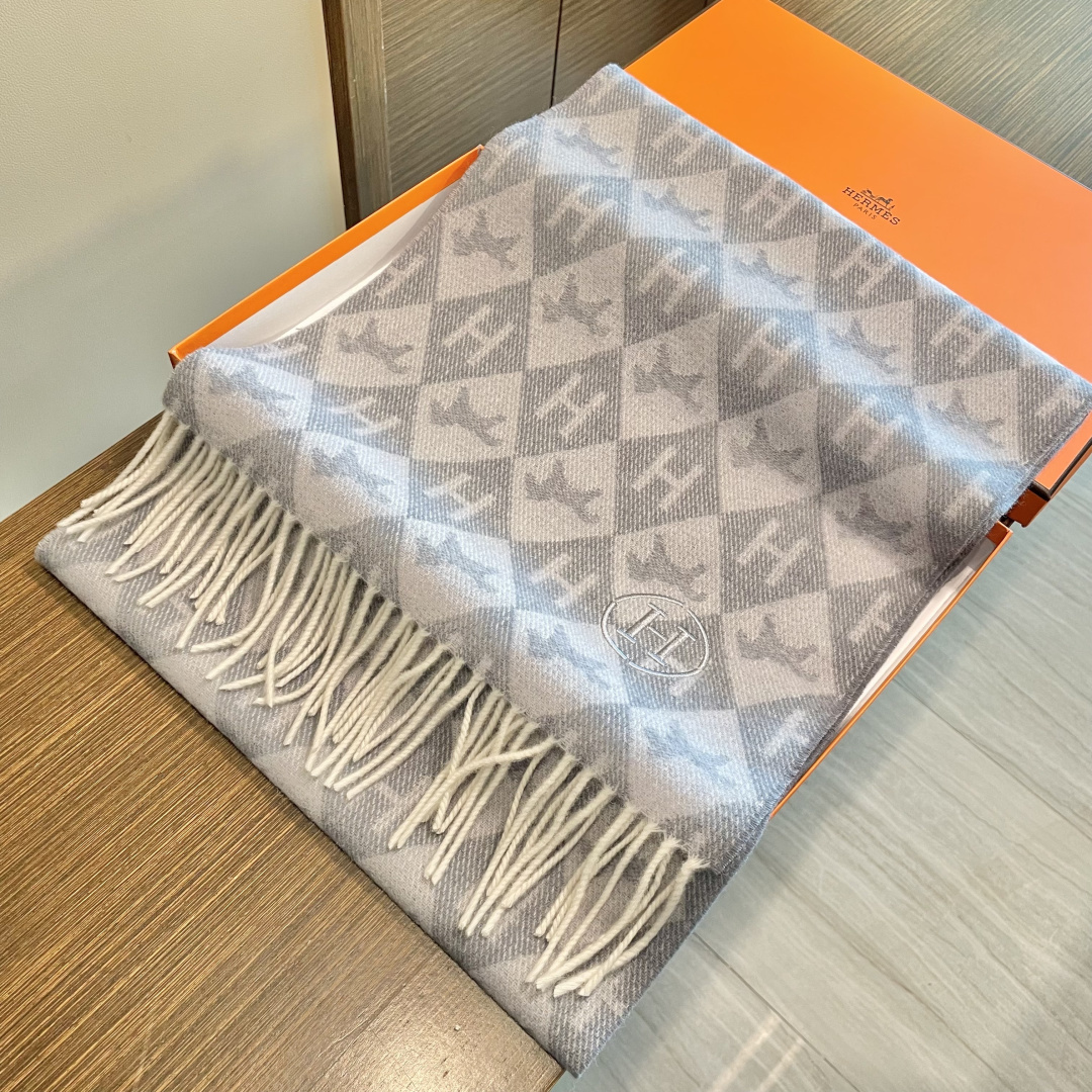 上新2025爱马仕双面男女款围巾且买且珍惜😍~都是出口订单所以比较难遇❤️东西讲究少而精😍好看的一定要收