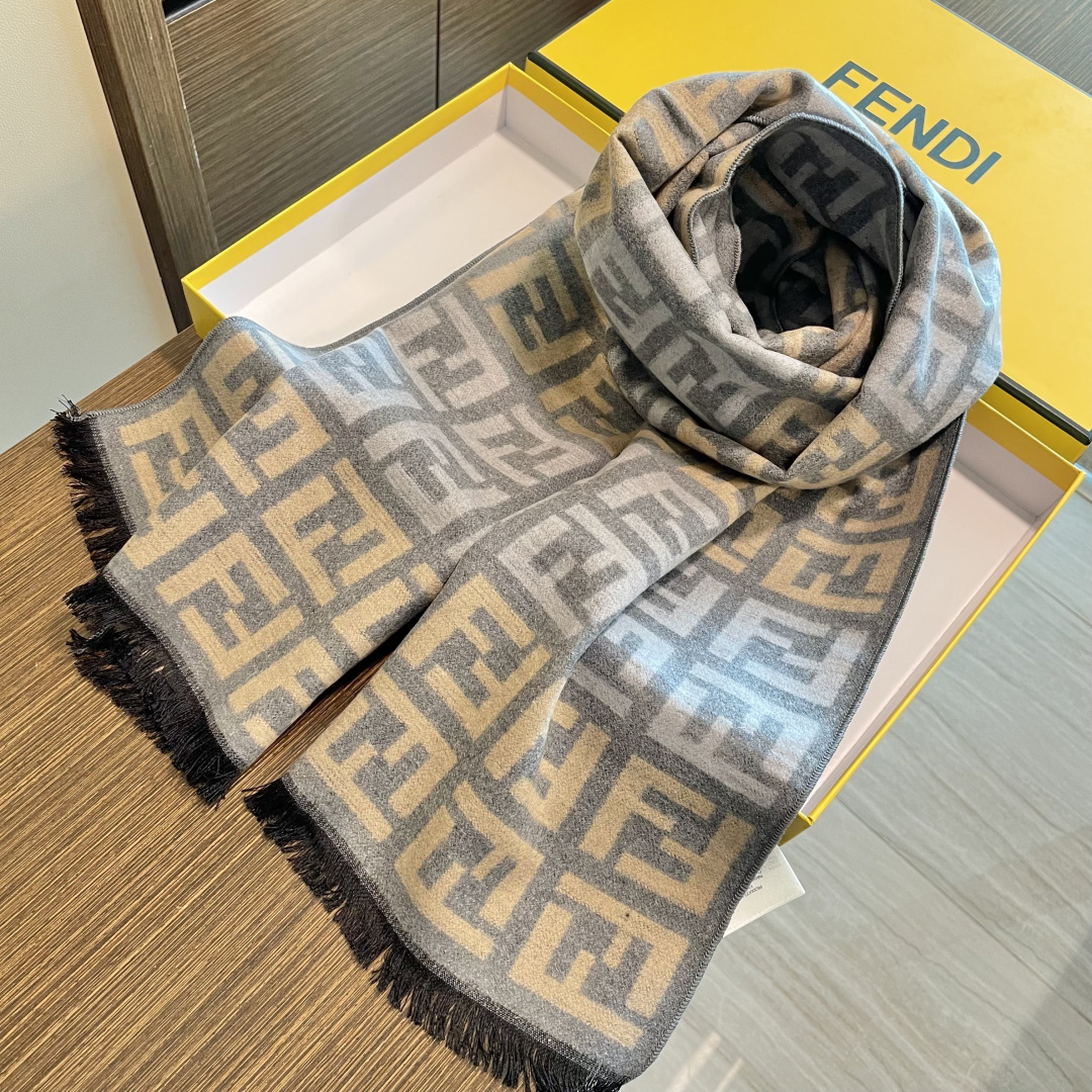 芬迪FF男女款围巾新款到货！海外原单，专柜原版，👏🎀️精美 今年超流行的款✨颜色随便百搭精神现👍💓🎀时尚