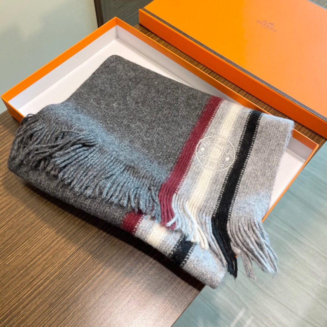 上新2025 爱马仕男女款围巾且买且珍惜😍~都是出口订单所以比较难遇❤️东西讲究少而精😍好看的一定要收😎