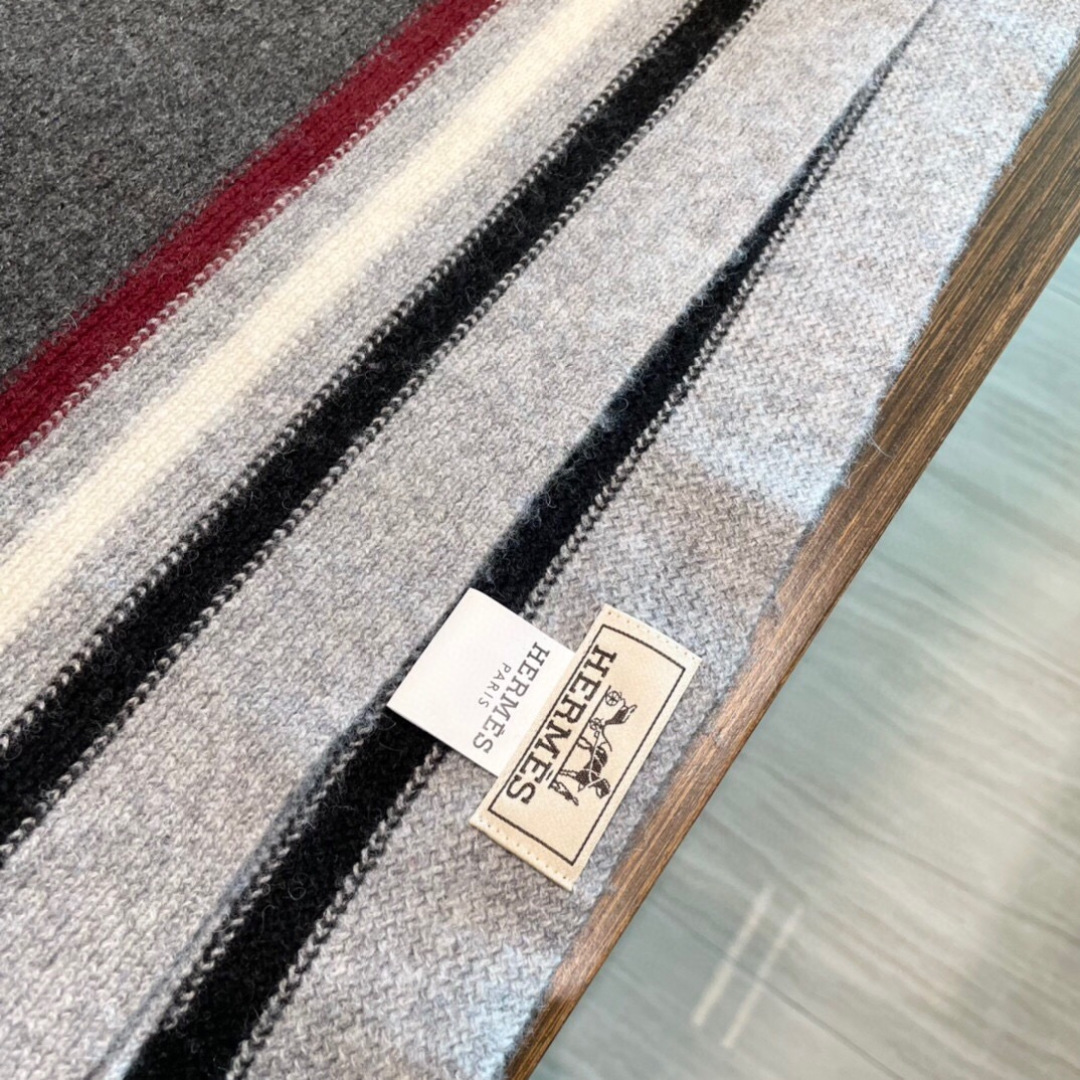 上新2025 爱马仕男女款围巾且买且珍惜😍~都是出口订单所以比较难遇❤️东西讲究少而精😍好看的一定要收😎